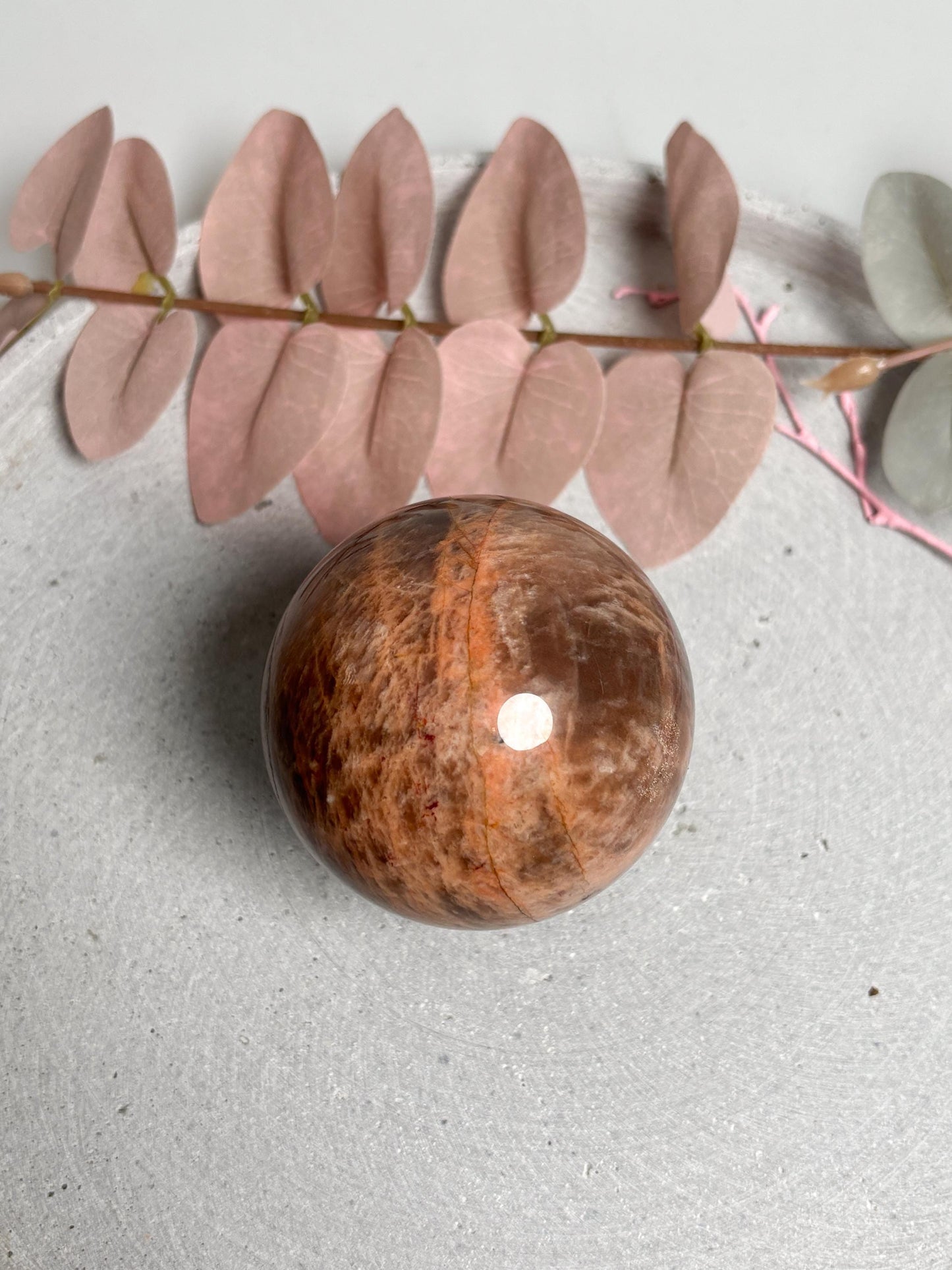 Schwarzer Mondstein Kugel 6,3 cm Edelsteinkugel mit intensivem Schimmer Spirituelle Dekoration & Meditation Kristallkugel kaufen