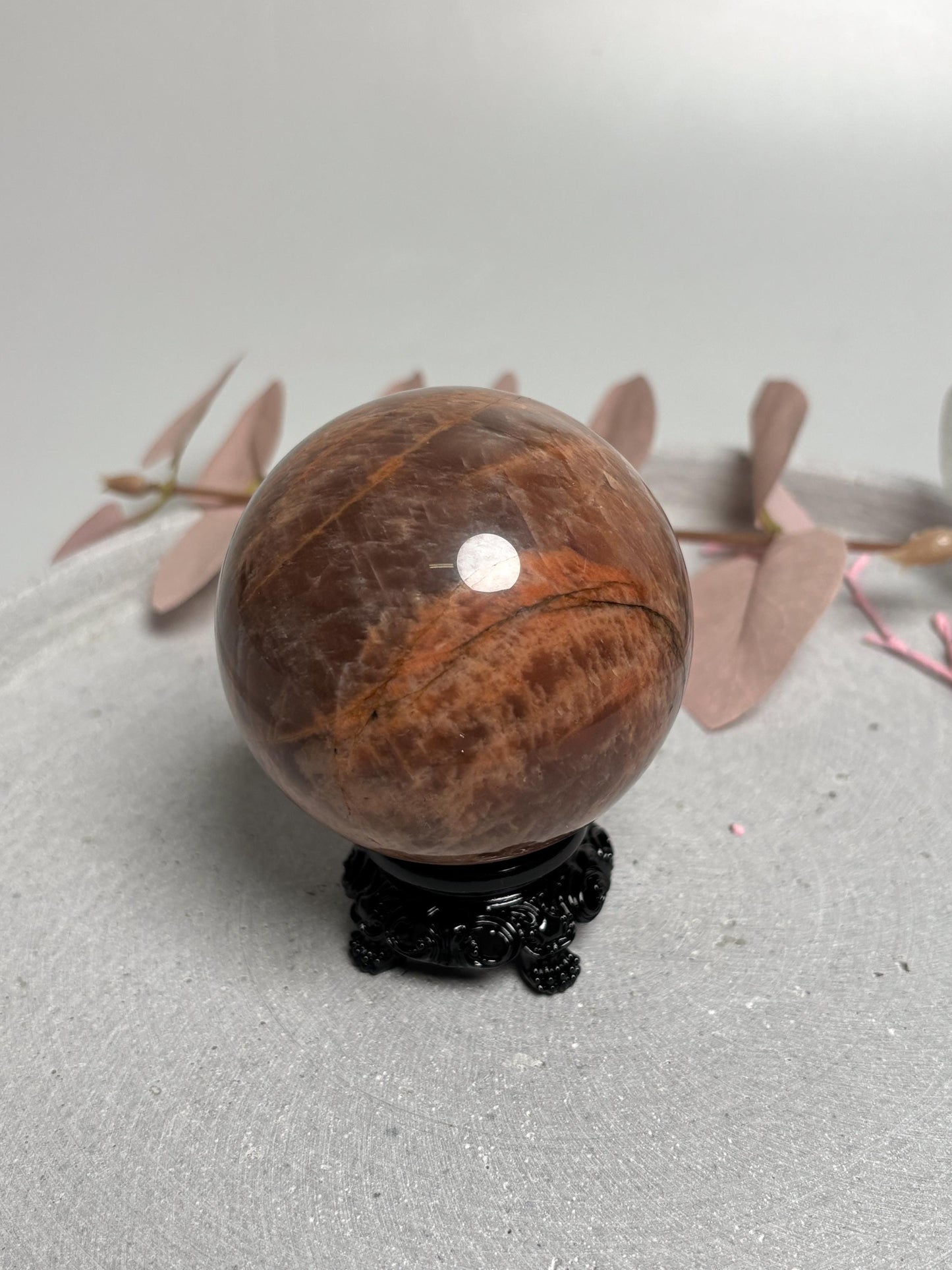 Schwarzer Mondstein Kugel 6,3 cm Edelsteinkugel mit intensivem Schimmer Spirituelle Dekoration & Meditation Kristallkugel kaufen