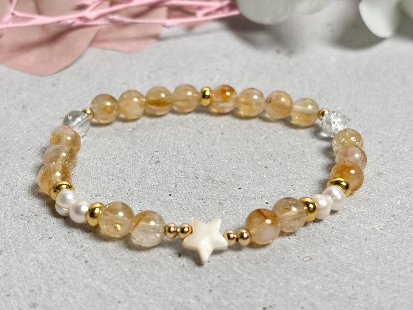 Golden Healer Armband mit Süßwasserperlen & Muschelstern 6mm Perlen, elastisch, Heilstein Schmuck, Sommerarmband, Kristallarmband Damen