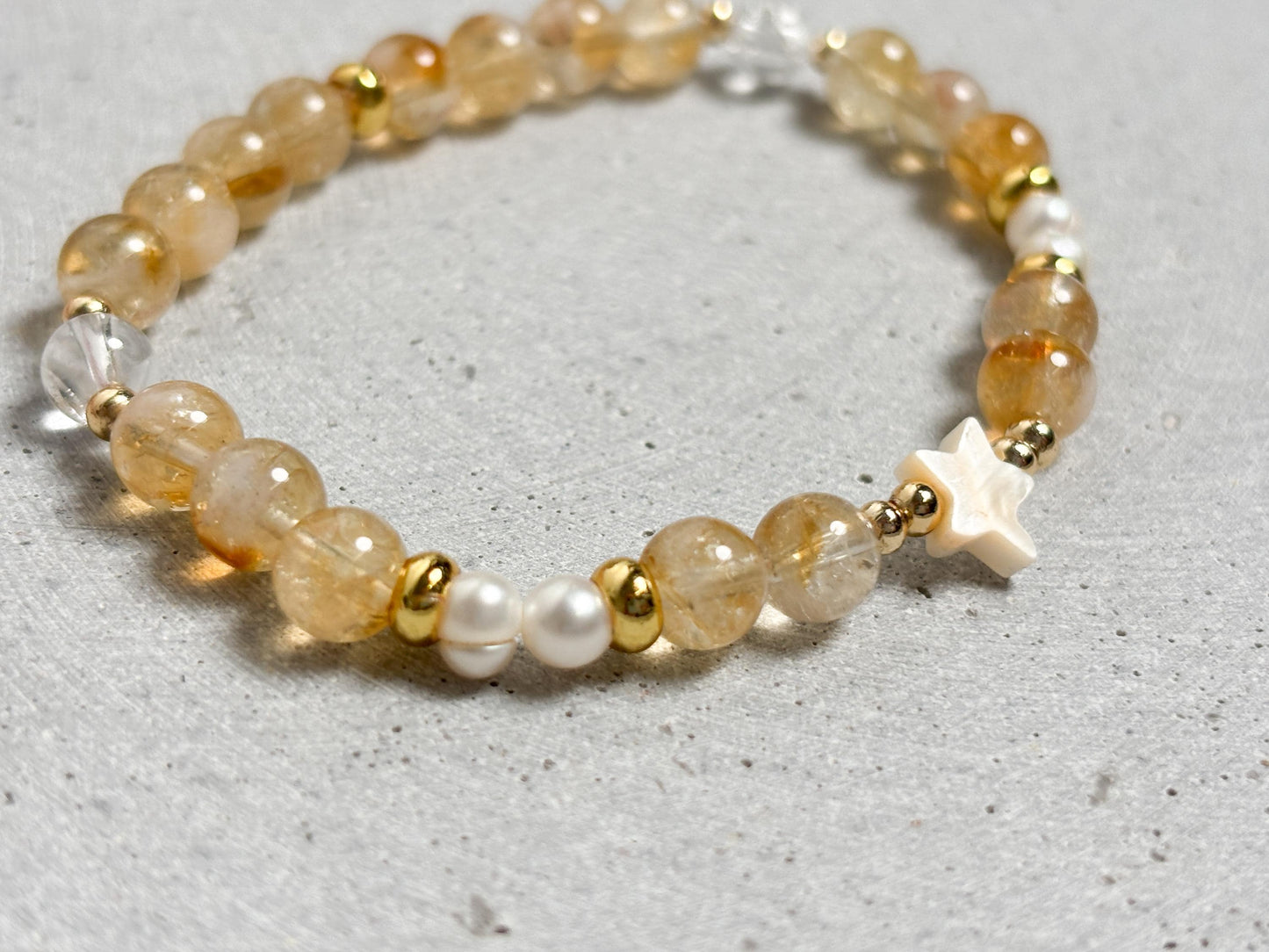Golden Healer Armband mit Süßwasserperlen & Muschelstern 6mm Perlen, elastisch, Heilstein Schmuck, Sommerarmband, Kristallarmband Damen