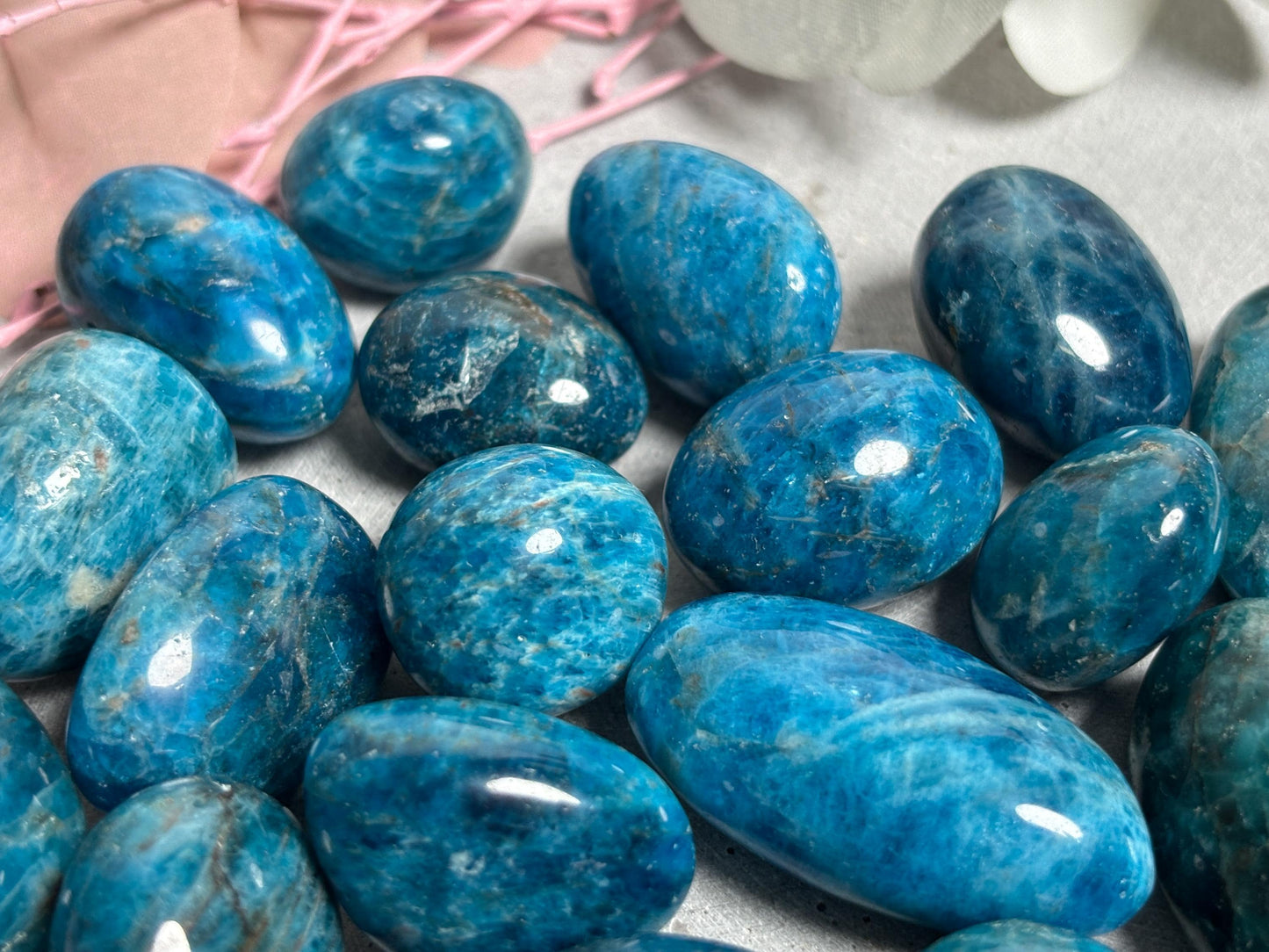 Trommelstein Apatit Blau | Edelstein zur Motivation , Intuition | Naturstein in 3 Größen | Achtsamkeit & Meditation