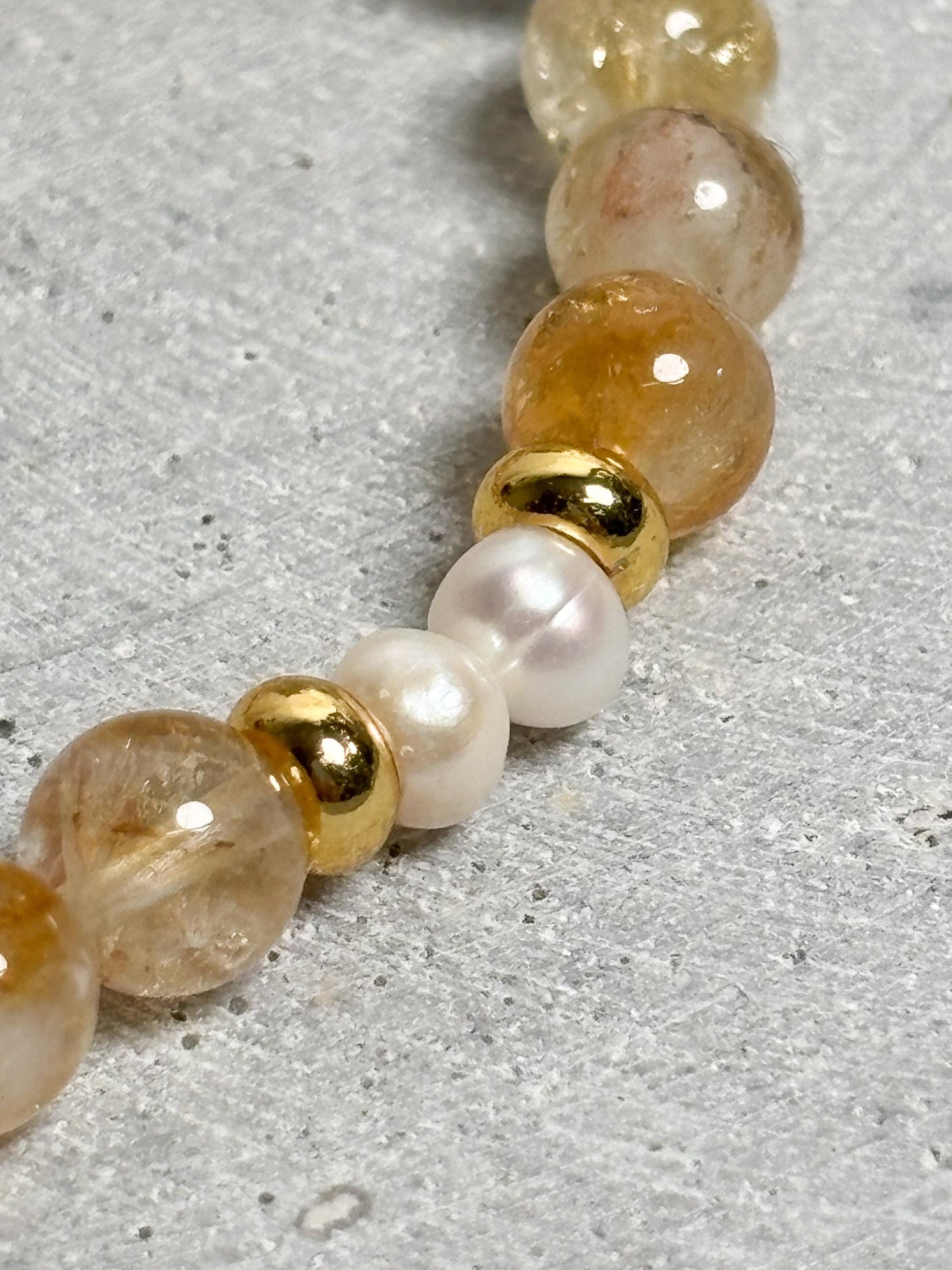 Golden Healer Armband mit Süßwasserperlen & Muschelstern 6mm Perlen, elastisch, Heilstein Schmuck, Sommerarmband, Kristallarmband Damen