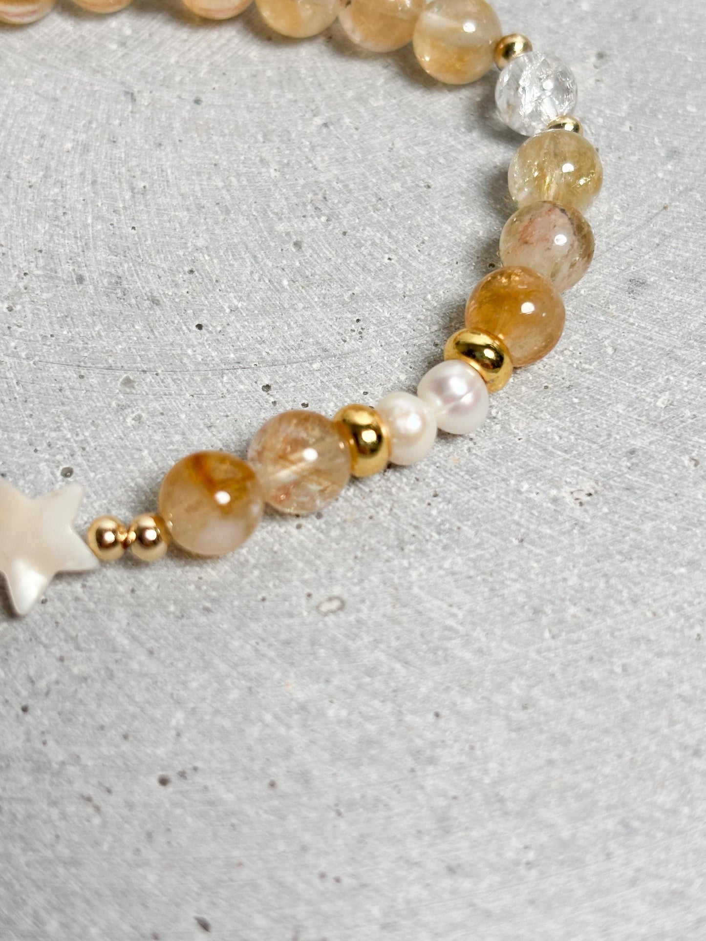Golden Healer Armband mit Süßwasserperlen & Muschelstern 6mm Perlen, elastisch, Heilstein Schmuck, Sommerarmband, Kristallarmband Damen