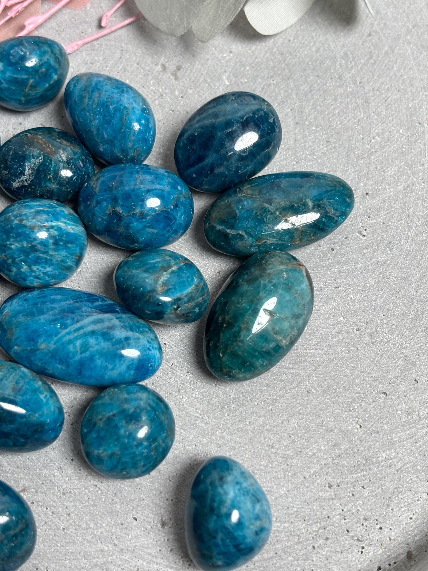 Trommelstein Apatit Blau | Edelstein zur Motivation , Intuition | Naturstein in 3 Größen | Achtsamkeit & Meditation