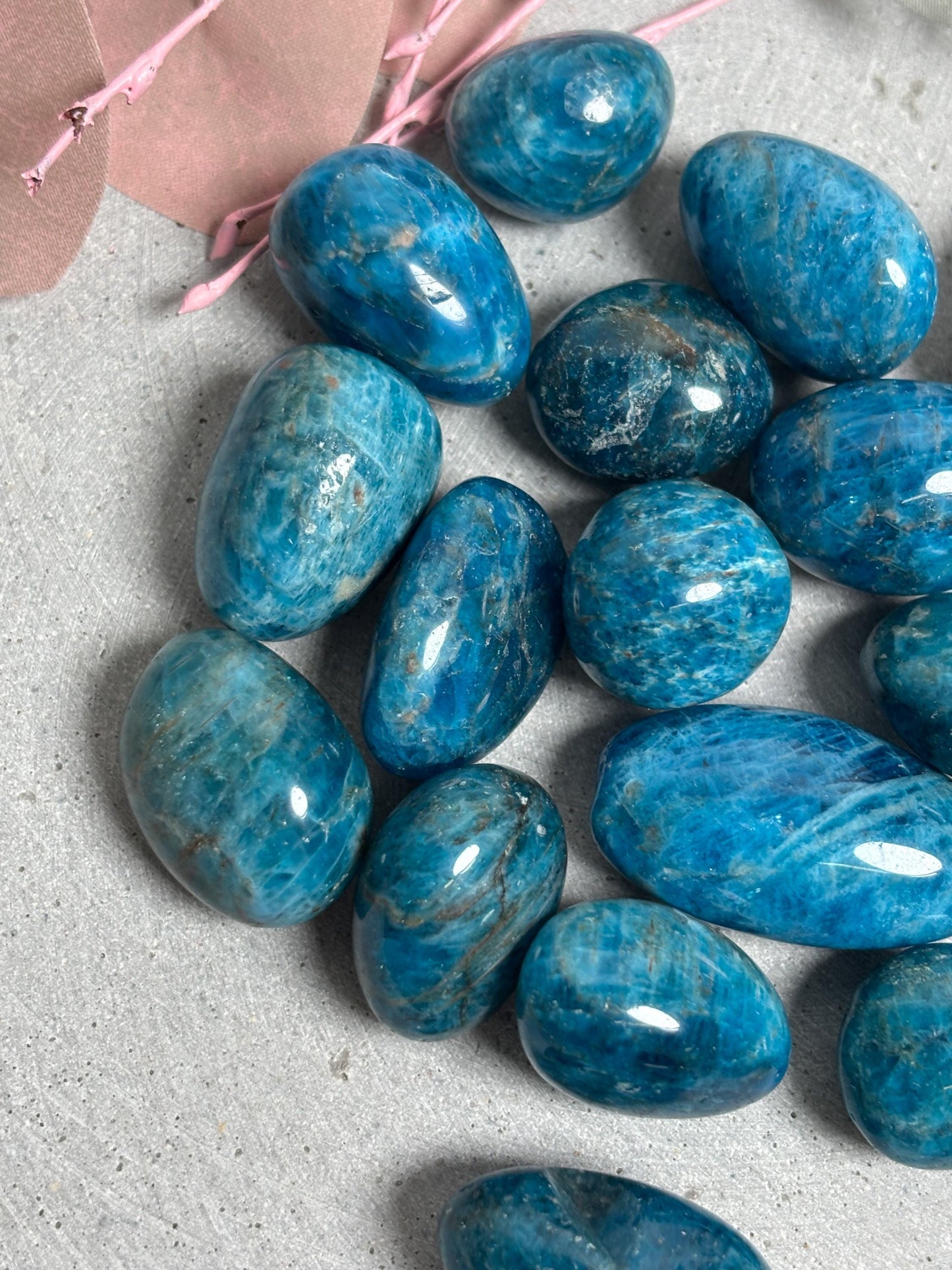 Trommelstein Apatit Blau | Edelstein zur Motivation , Intuition | Naturstein in 3 Größen | Achtsamkeit & Meditation