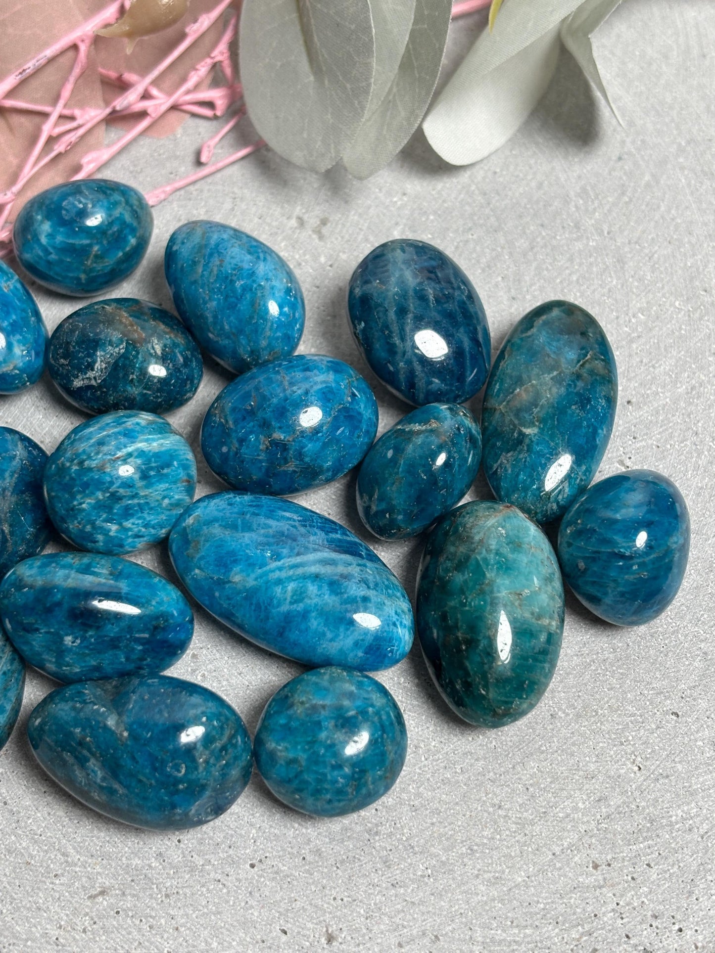 Trommelstein Apatit Blau | Edelstein zur Motivation , Intuition | Naturstein in 3 Größen | Achtsamkeit & Meditation