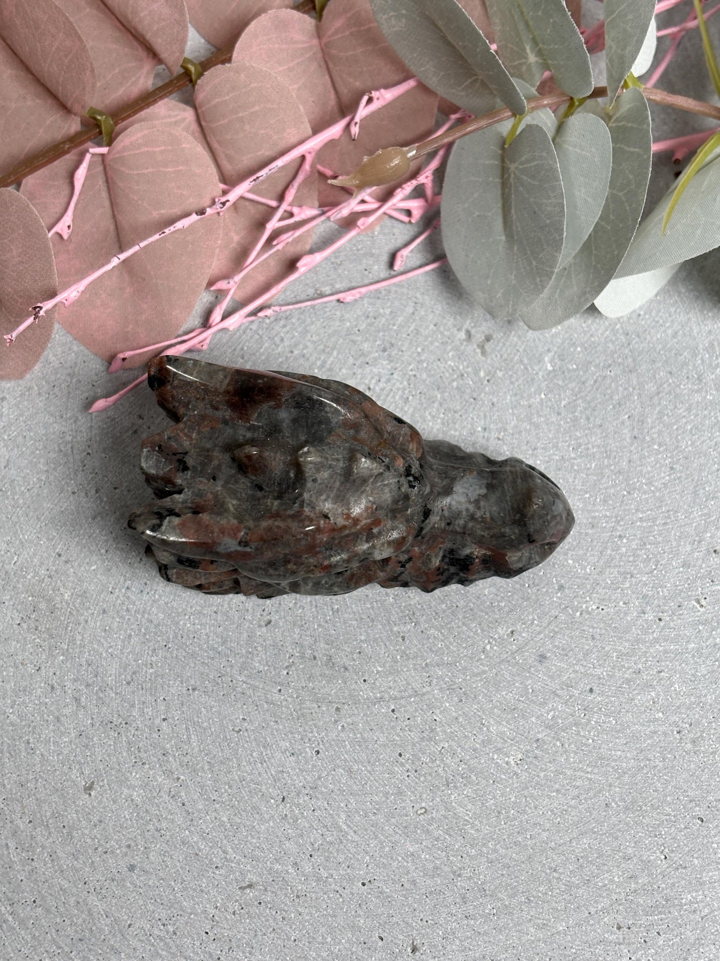 Yooperlite Drachenkopf Kristall-Carving ca. 6,9cm UV-reaktiv fluoreszierend mystischer Edelstein Drachenfigur
