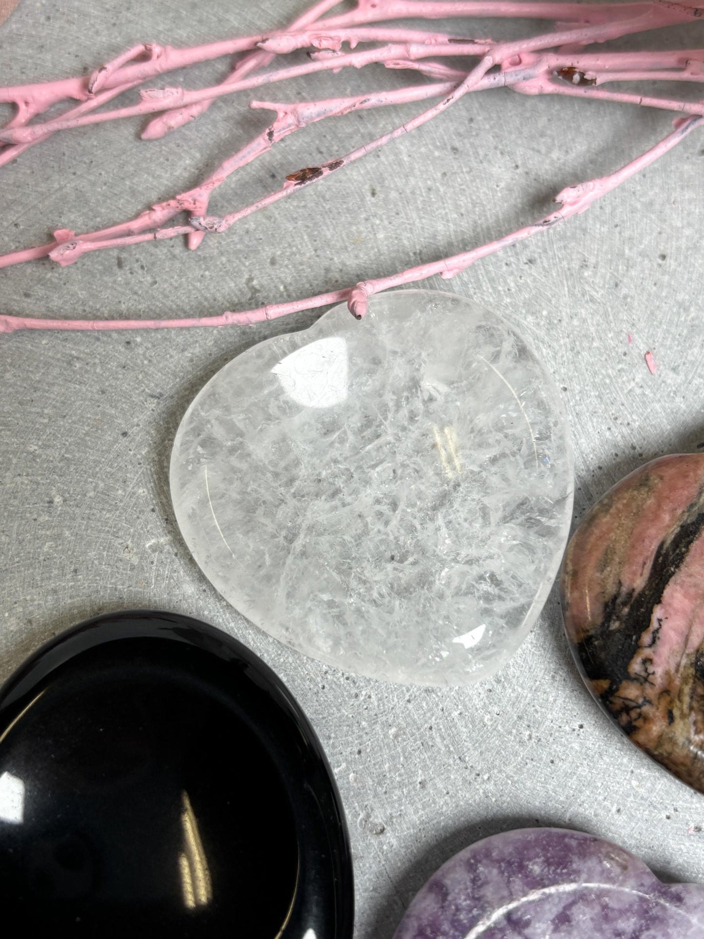 Edelstein-Herz mit Mulde Worry Stone ca. 4cm Obsidian, Rhodonit, Lepidolith, Bergkristall Achtsamkeit & Geschenkidee