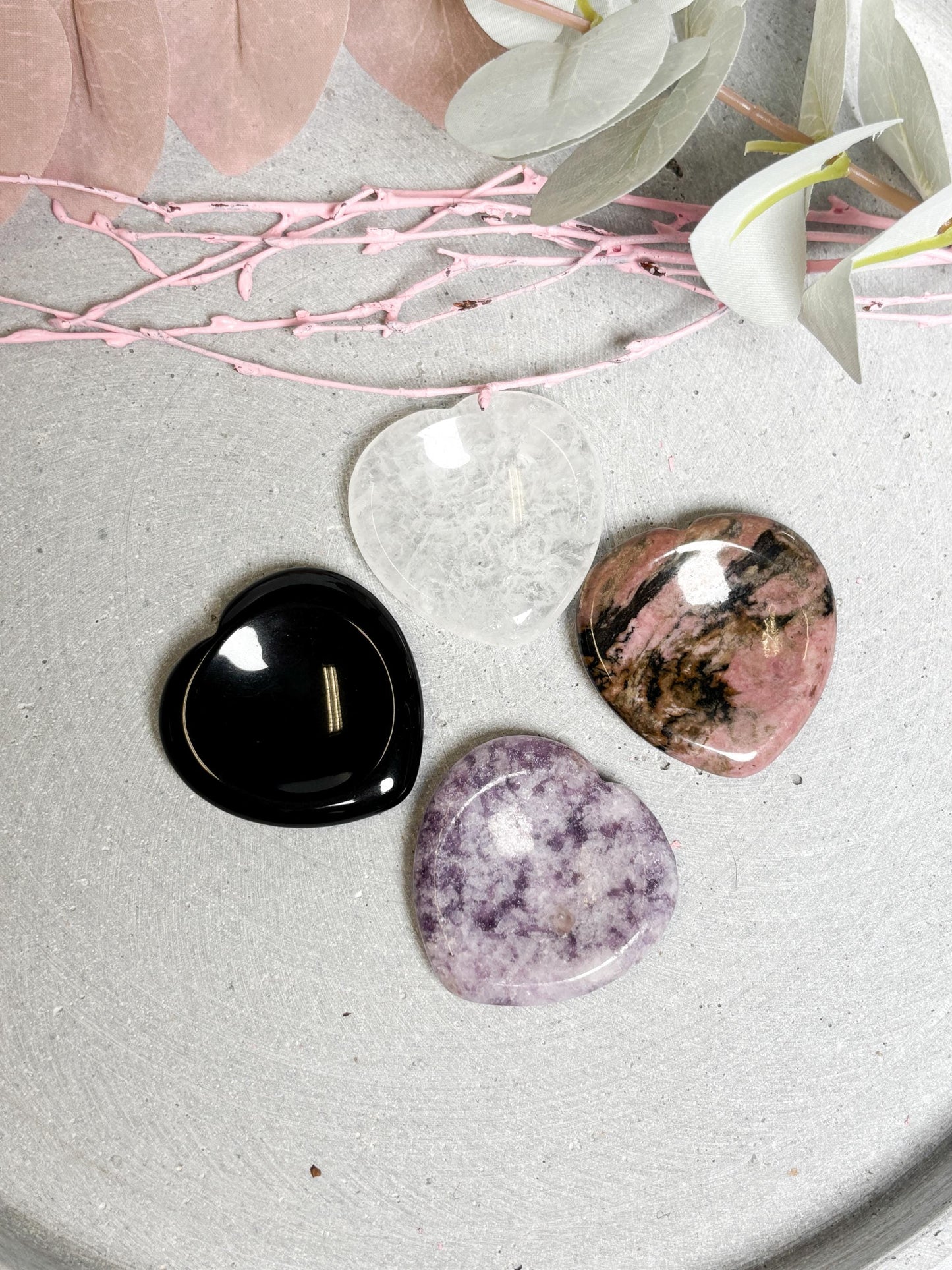 Edelstein-Herz mit Mulde Worry Stone ca. 4cm Obsidian, Rhodonit, Lepidolith, Bergkristall Achtsamkeit & Geschenkidee