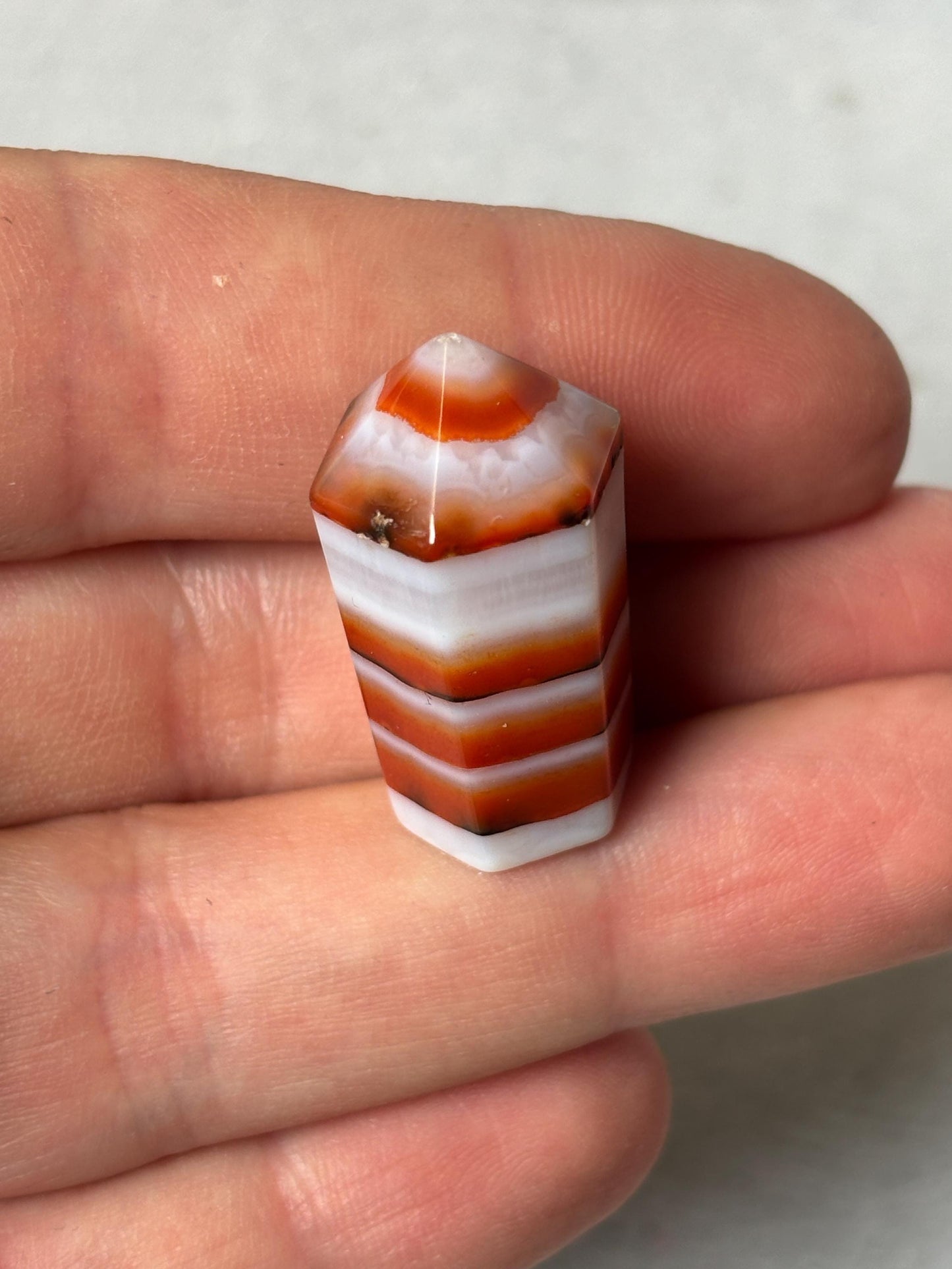 Mini Karneol Türmchen ca. 2,8 cm Edelstein Kristall mit einzigartigem Banding, Dekoration, Karneol Kristallturm für Energiearbeit