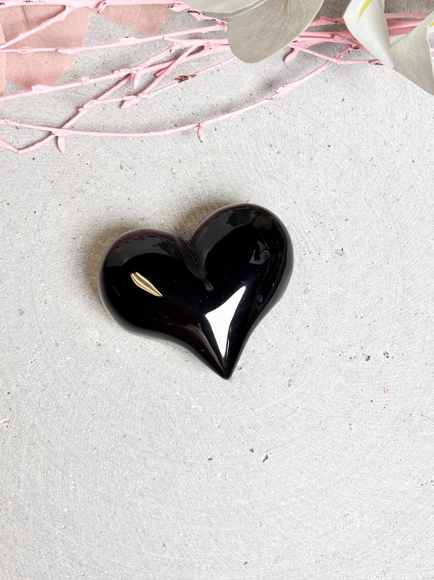 Black Obsidian Herz 4,4cm B-Ware mit kleinen Macken Schutzstein schwarzer Obsidian Kristall