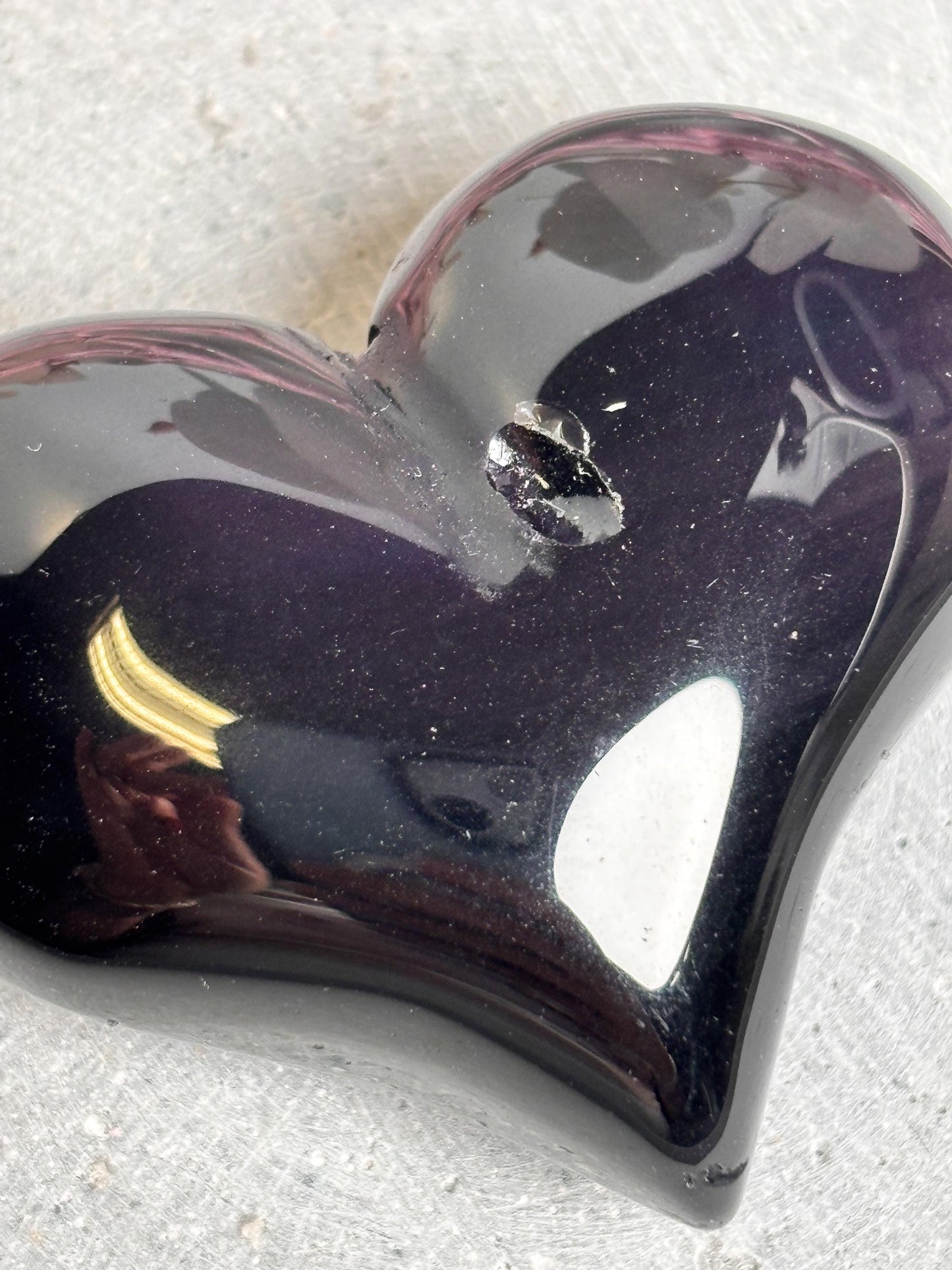 Black Obsidian Herz 4,4cm B-Ware mit kleinen Macken Schutzstein schwarzer Obsidian Kristall
