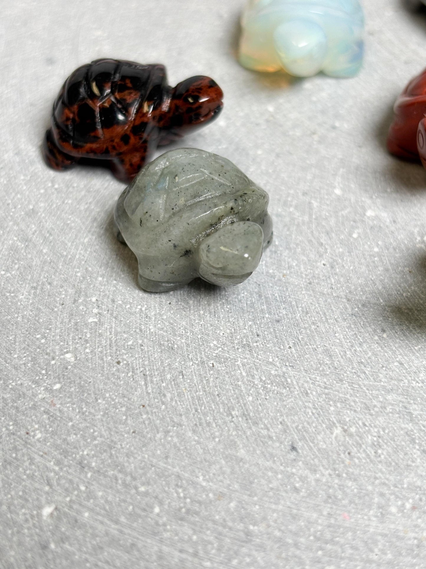 Schildkröte aus Edelstein Kleine Kristallfigur aus verschiedenen Steinen Deko & Geschenkidee Edelstein Schildkröten Mini-Carving