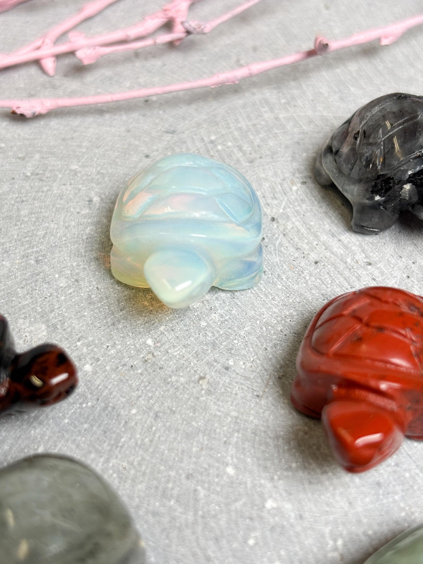 Schildkröte aus Edelstein Kleine Kristallfigur aus verschiedenen Steinen Deko & Geschenkidee Edelstein Schildkröten Mini-Carving