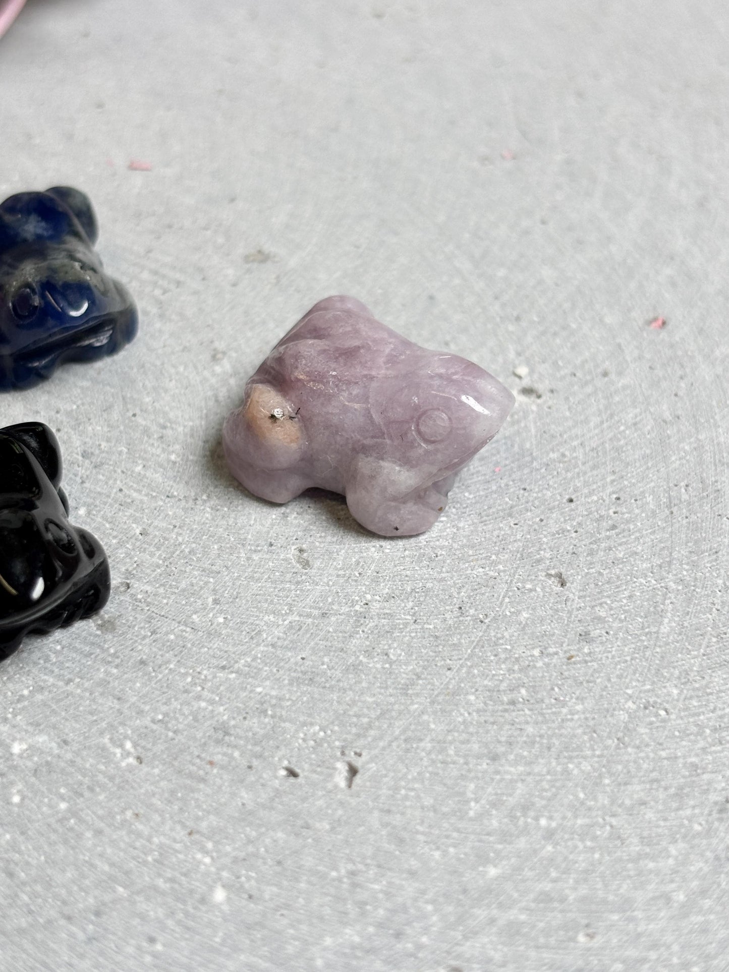Mini Edelstein Frosch Kristall Carving Glücksbringer aus verschiedenen Steinen Kleiner Kristallfrosch zum Verschenken oder Sammeln
