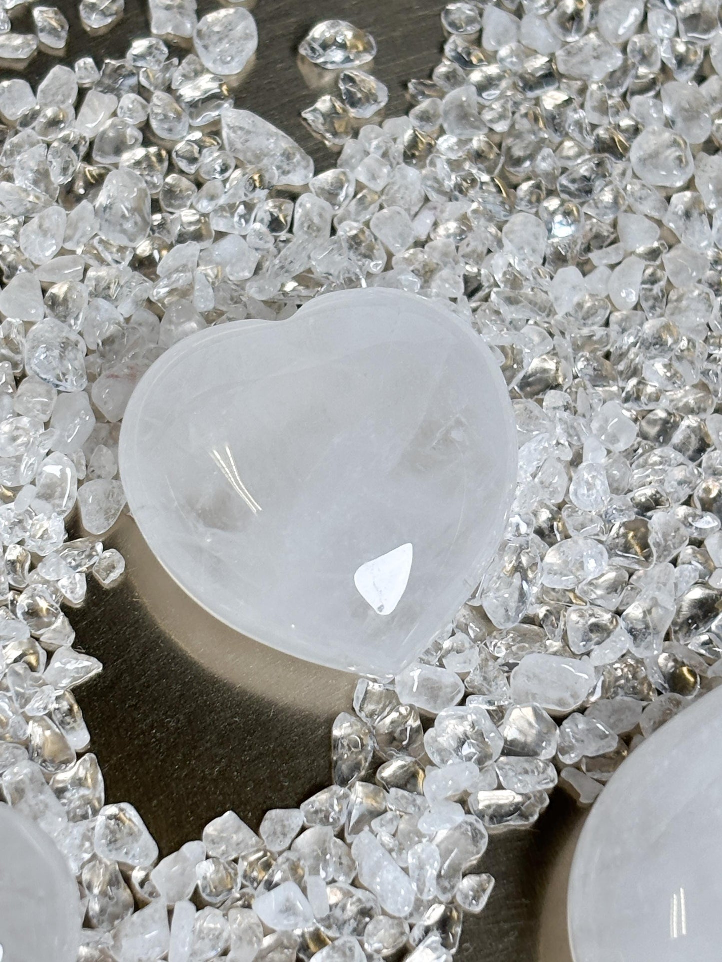 Kristallherz aus Bergkristall 3cm Edelstein Herz mit Regenbögen spirituelle Deko & Geschenkidee