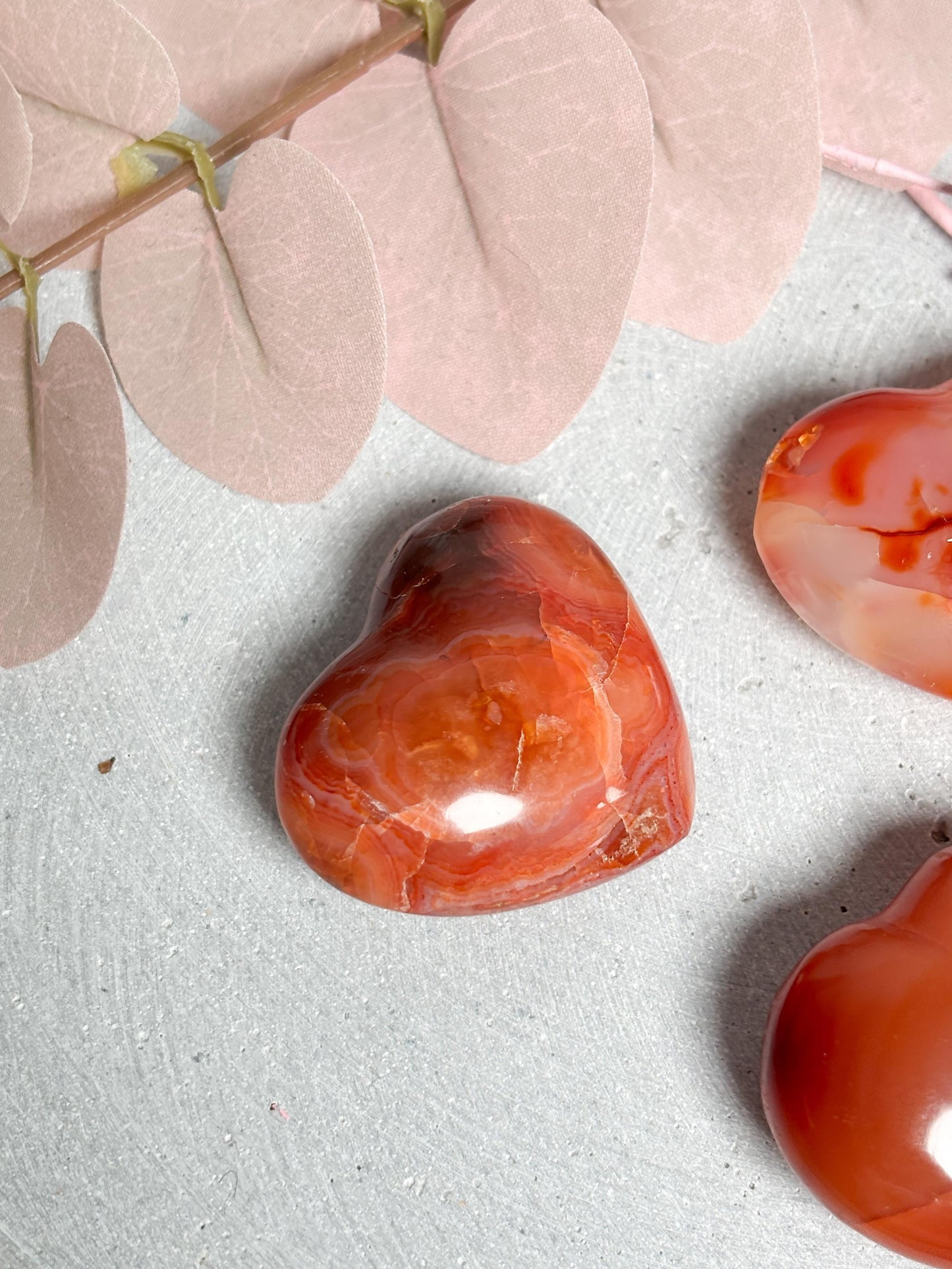 Karneol Herz ca. 3,9 cm rotes Edelstein Dekoherz, Kristall Deko, Heilstein Herz, kleines Geschenk für Kristallliebhaber