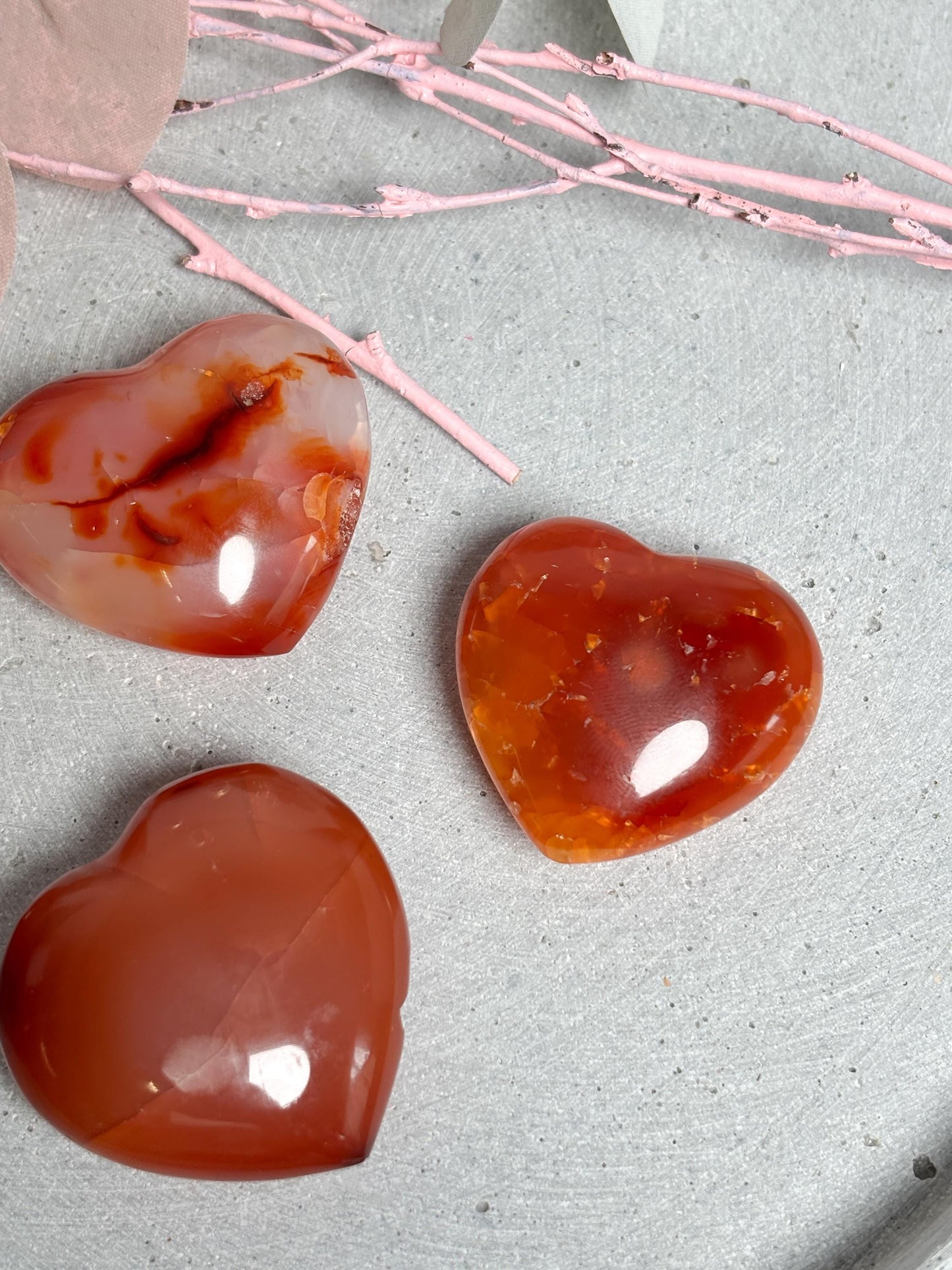 Karneol Herz ca. 3,9 cm rotes Edelstein Dekoherz, Kristall Deko, Heilstein Herz, kleines Geschenk für Kristallliebhaber