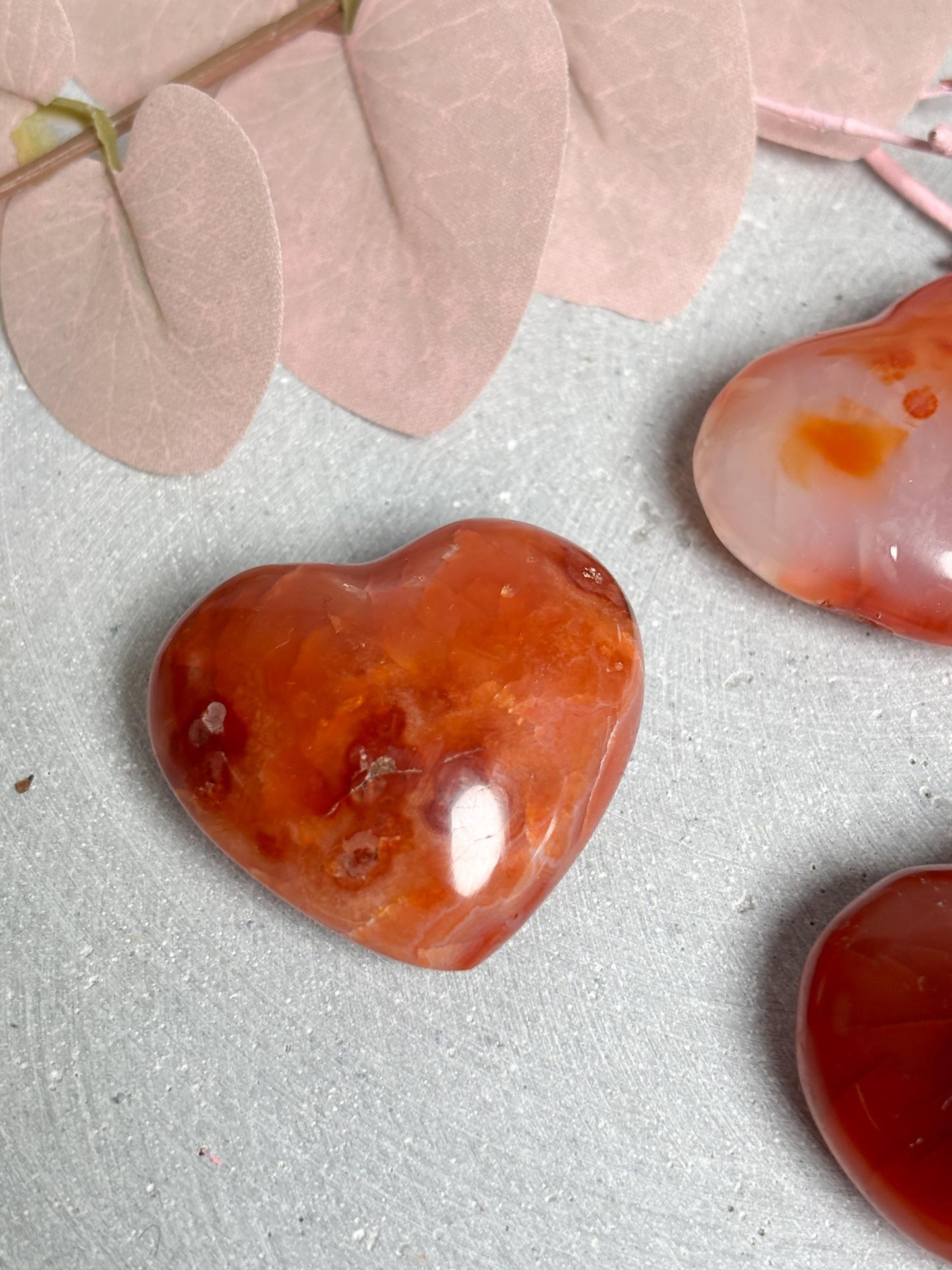 Karneol Herz ca. 3,9 cm rotes Edelstein Dekoherz, Kristall Deko, Heilstein Herz, kleines Geschenk für Kristallliebhaber