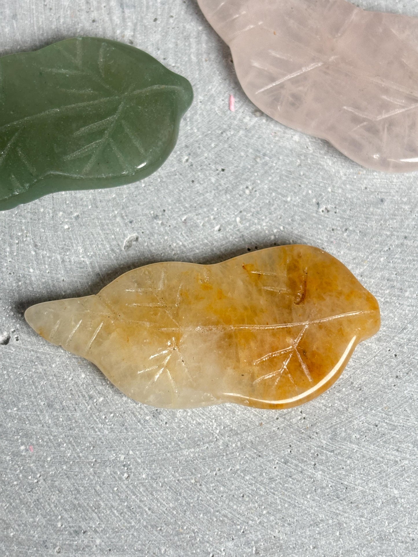 Kristallblätter klein aus Aventurin, Rosenquarz und Golden Healer Edelstein Herbstdeko Naturstein Blätter