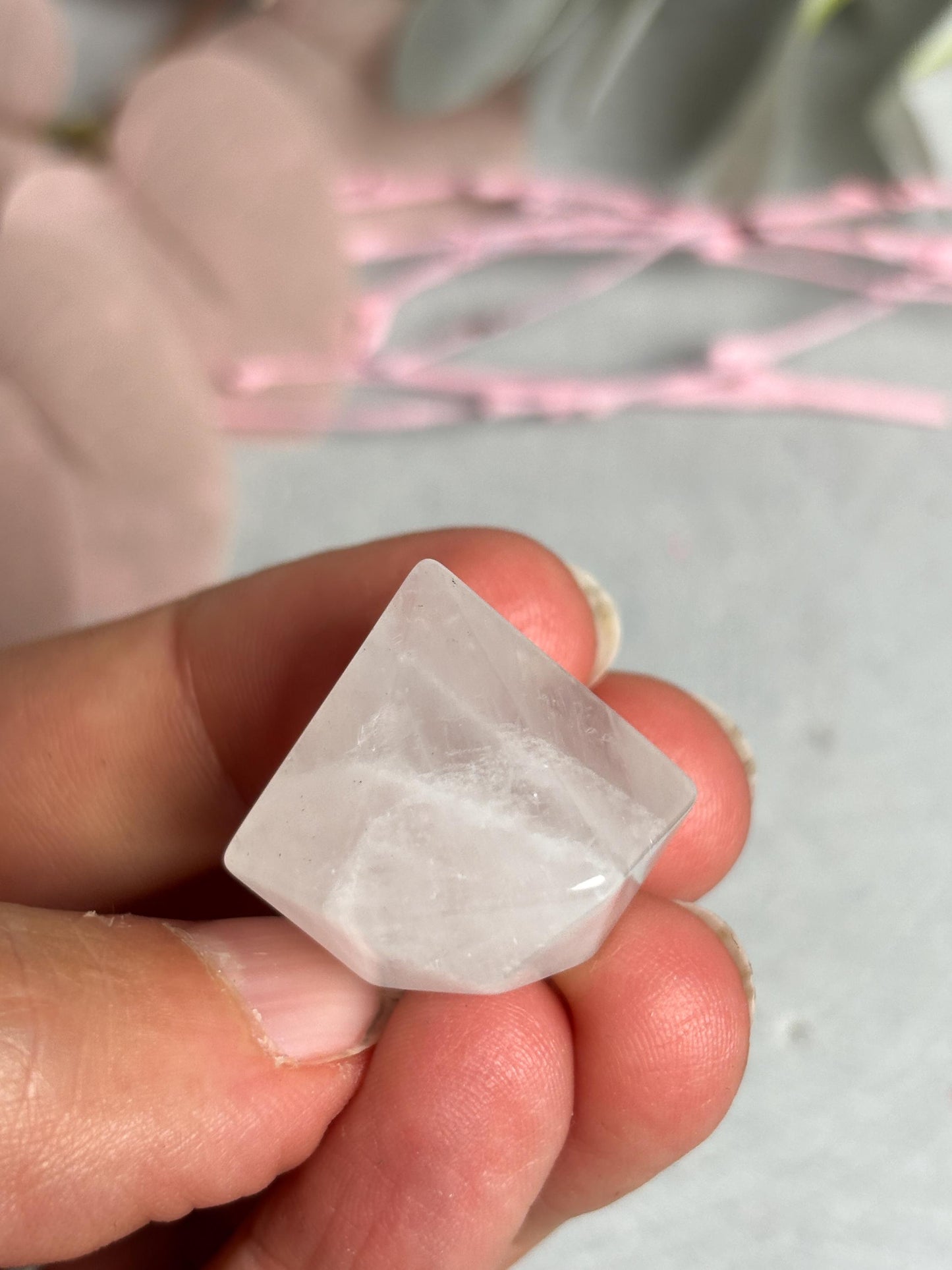 Kleine Kristalle in Diamantform aus Larvikit und Bergkristall 2,3x2,4 cm Edelstein Deko Naturstein Kristall