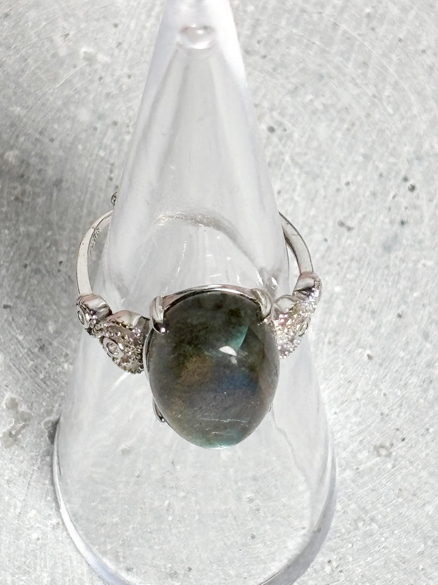 Edelstahlring mit Labradorit größenverstellbarer Damenring aus Edelstahl mit Naturstein Cabochon Schmuck