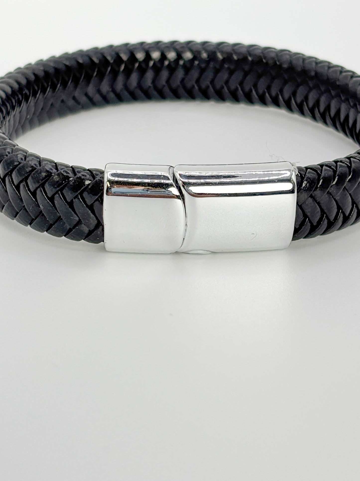 Schwarzes Lederarmband Herren mit Edelstahlverschluss 21cm Länge 1,1cm Breite