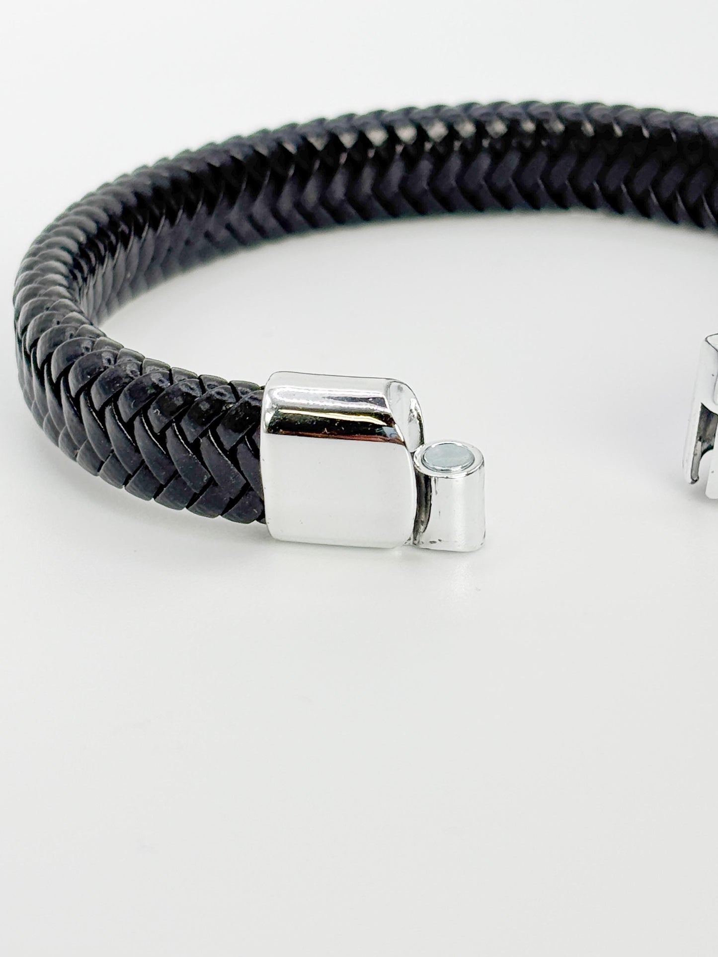 Schwarzes Lederarmband Herren mit Edelstahlverschluss 21cm Länge 1,1cm Breite