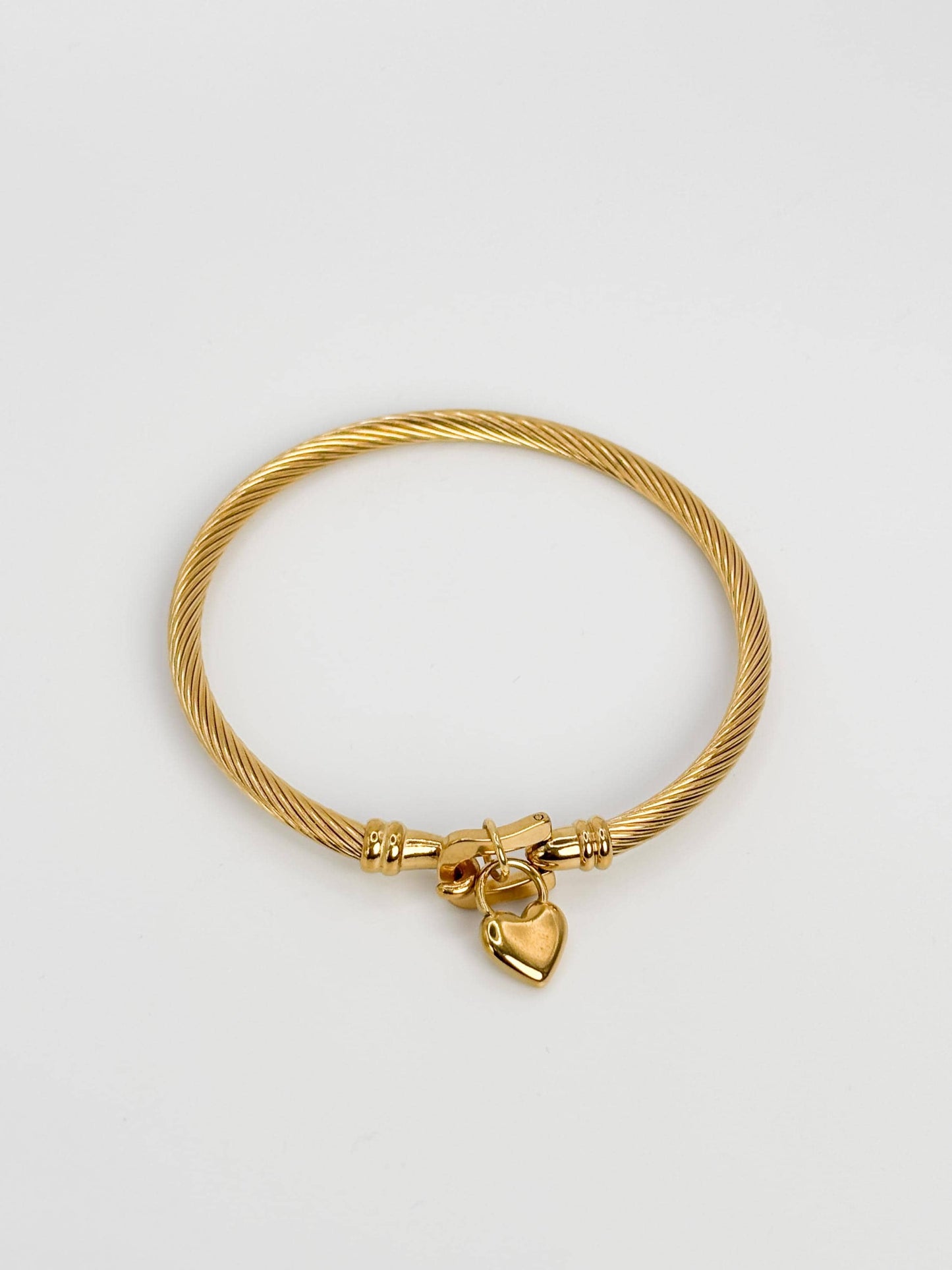 Edelstahl Armreif goldfarben mit Herz Anhänger, Damen Schmuck, rundes Design, poliert, minimalistischer Edelstahl Schmuck