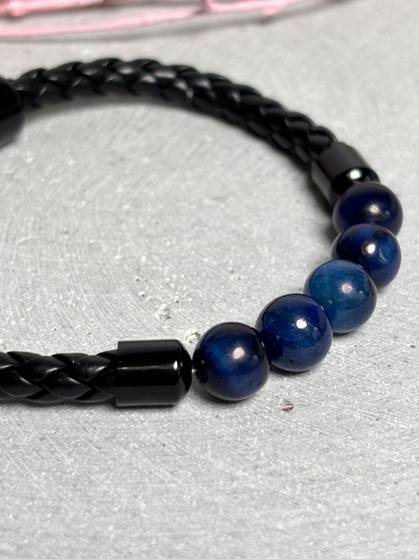 Lederarmband mit blauen Tigerauge Perlen und Magnetverschluss, Herren Armband Leder, Perlenarmband MĂ€nner, Schmuck modern