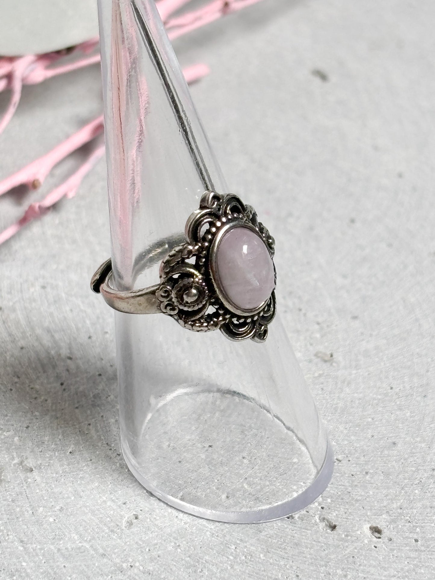 Vintage Ring Edelstahl größenverstellbar mit ovalem Kunzit Schmuck Boho Stil Damenring Kristallstein