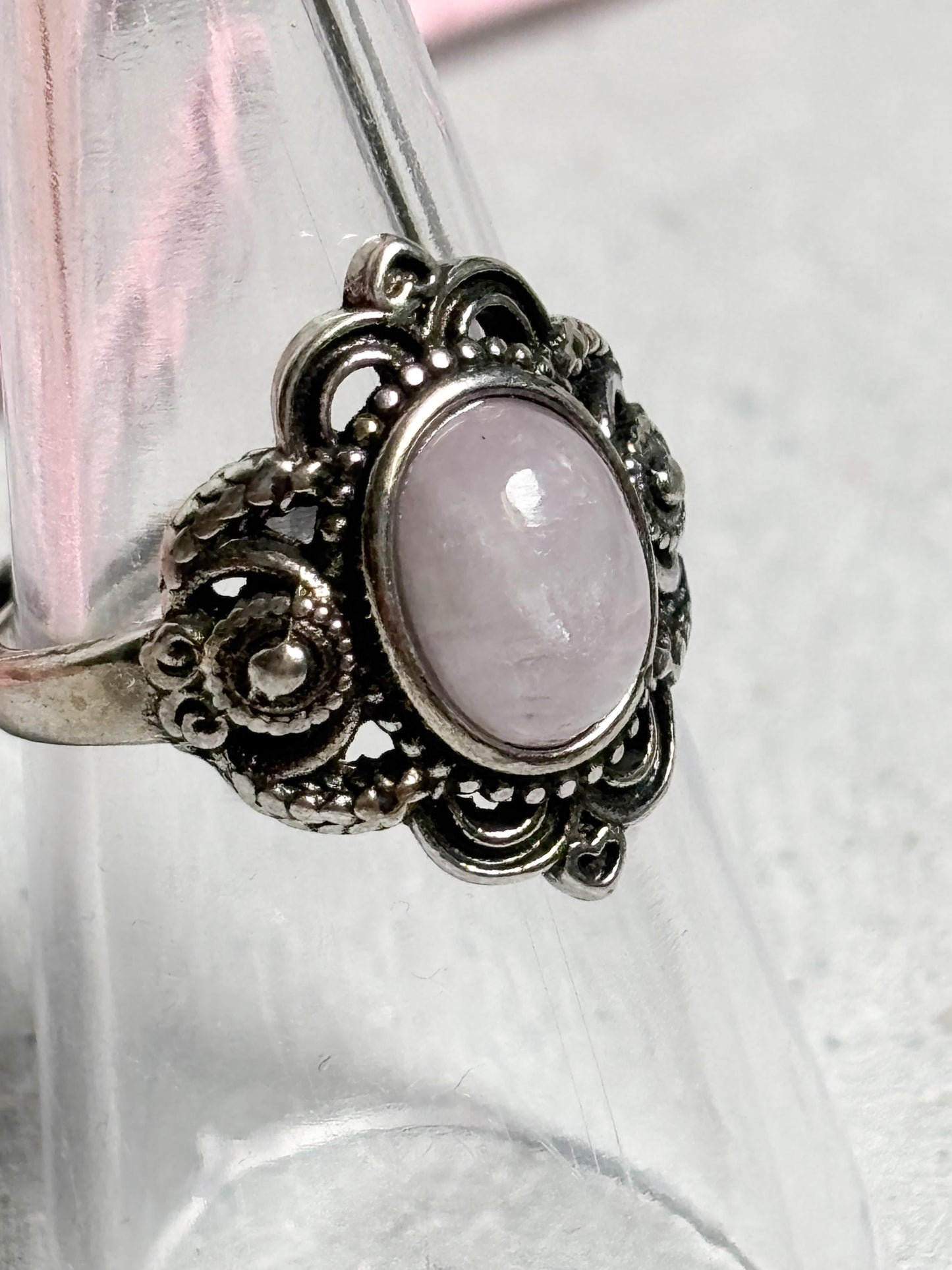 Vintage Ring Edelstahl größenverstellbar mit ovalem Kunzit Schmuck Boho Stil Damenring Kristallstein