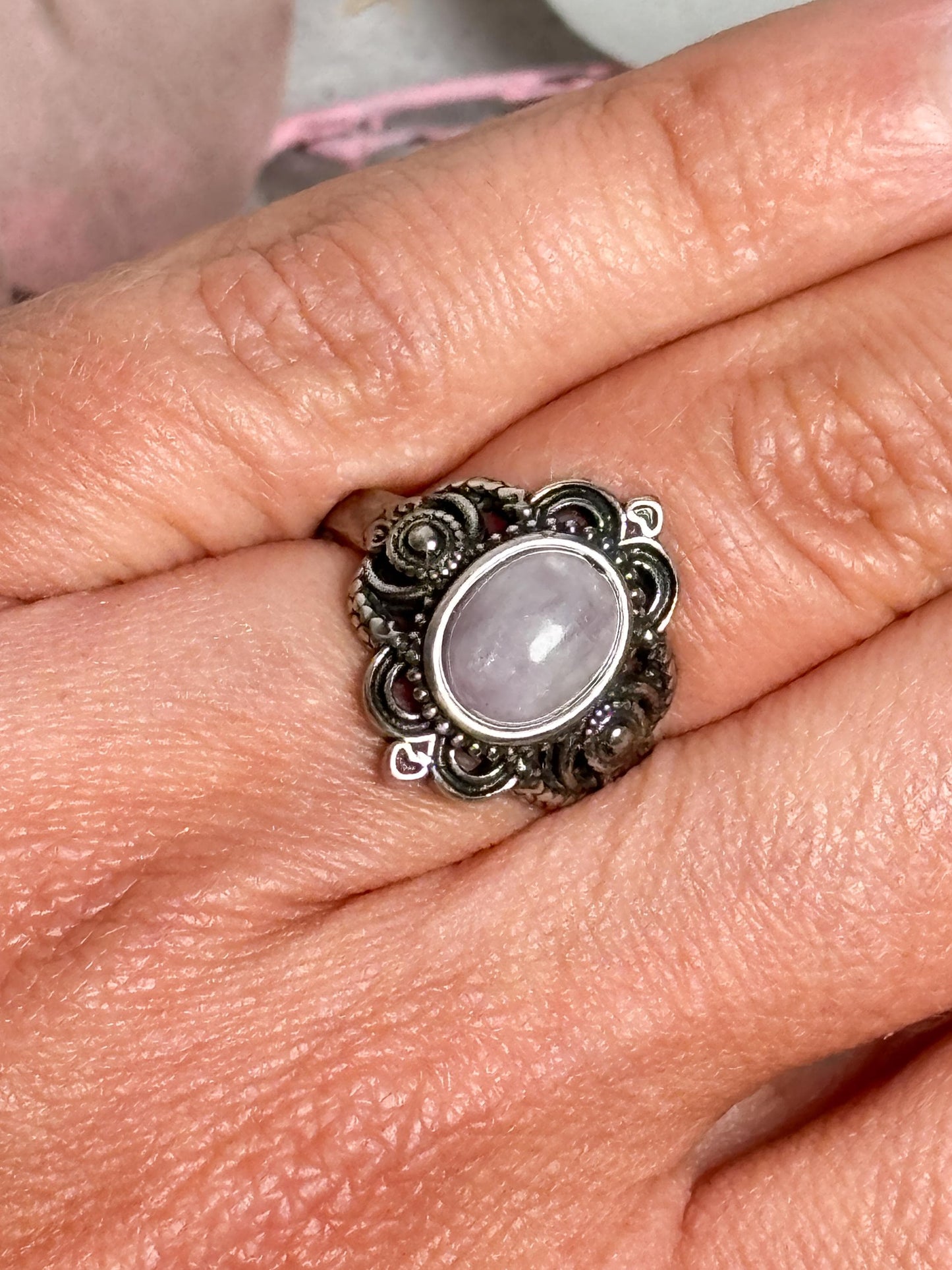 Vintage Ring Edelstahl größenverstellbar mit ovalem Kunzit Schmuck Boho Stil Damenring Kristallstein