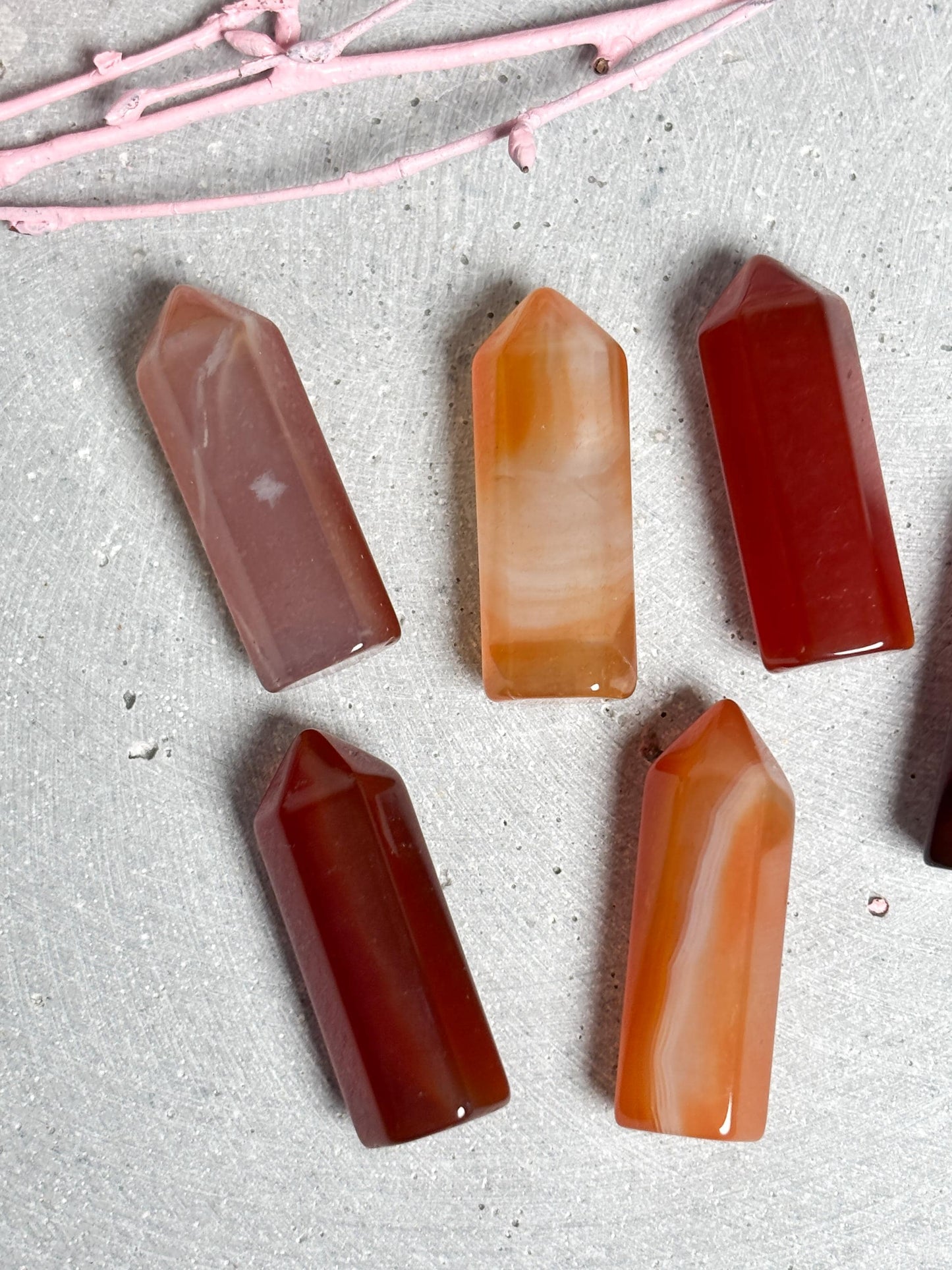 Karneol Kristallspitze klein poliert, Turmform, orange-rot, unterschiedliche Designs