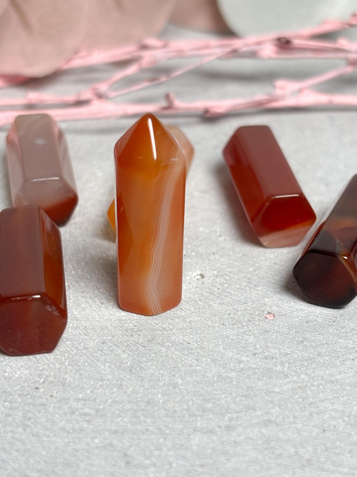Karneol Kristallspitze klein poliert, Turmform, orange-rot, unterschiedliche Designs
