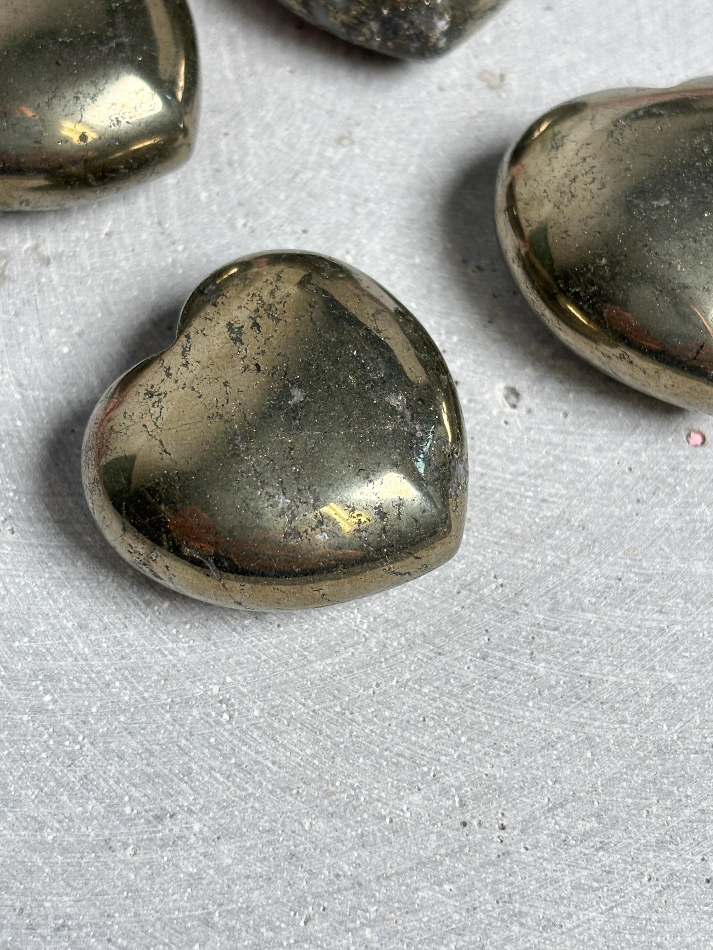 Pyrit Herz Deko Stein ca. 2,8 cm Kristall Herz Edelstein Figur Mineral Sammlerstück
