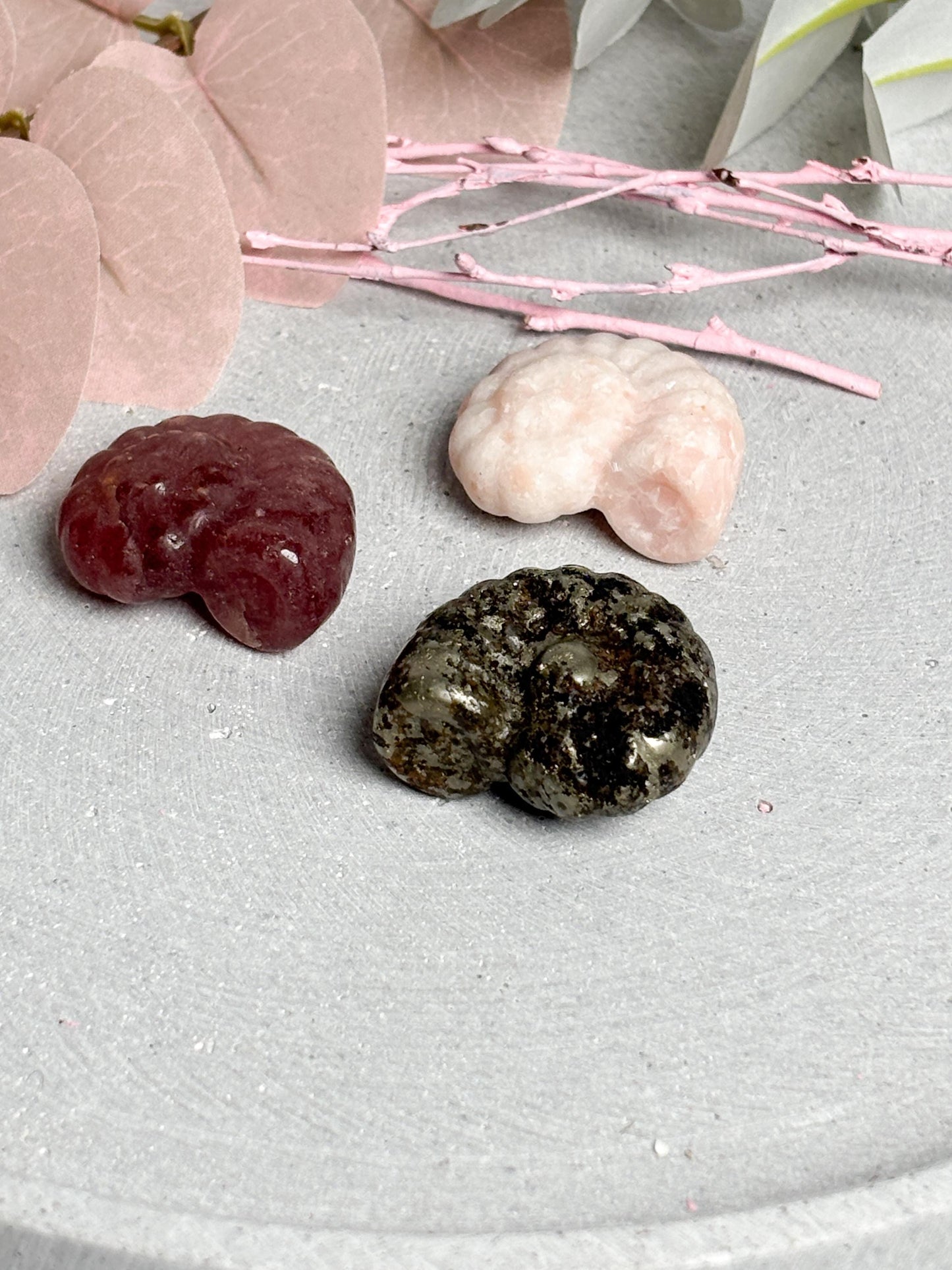 Kristalldeko Ammolitform aus Erdbeerquarz, Pyrit und Pink Amethyst ca. 3,2 cm Edelstein Deko Naturstein Kristall