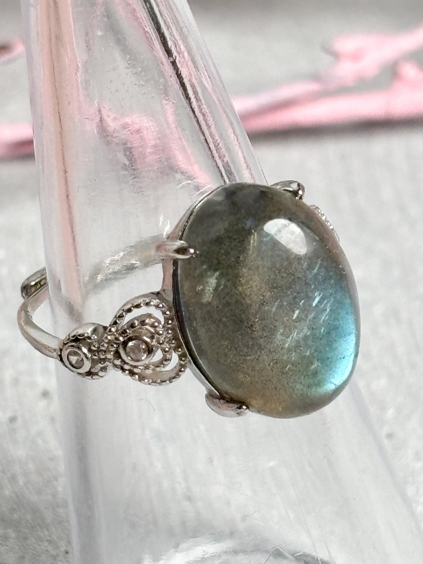 Edelstahlring mit Labradorit größenverstellbarer Damenring aus Edelstahl mit Naturstein Cabochon Schmuck