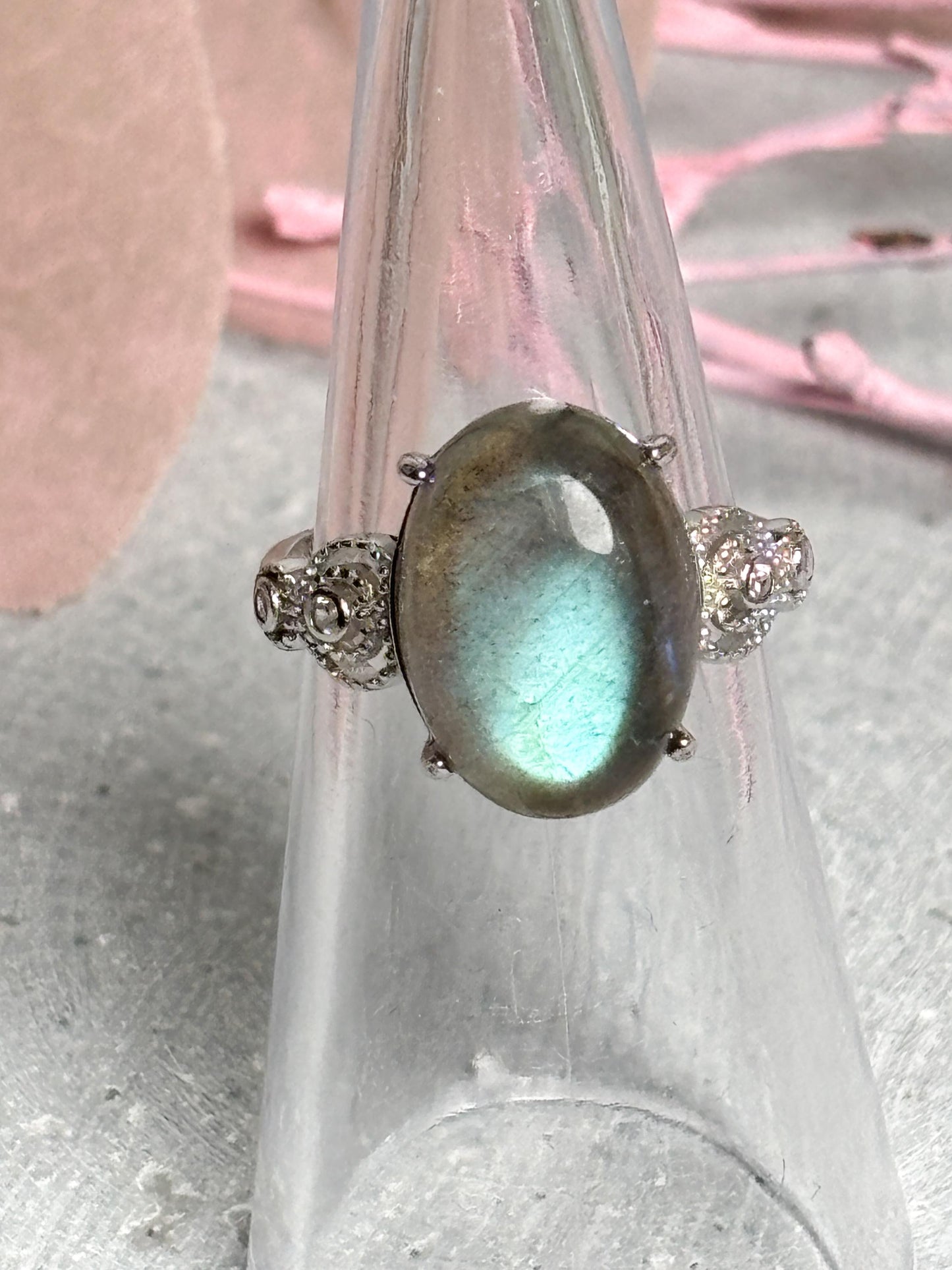 Edelstahlring mit Labradorit größenverstellbarer Damenring aus Edelstahl mit Naturstein Cabochon Schmuck