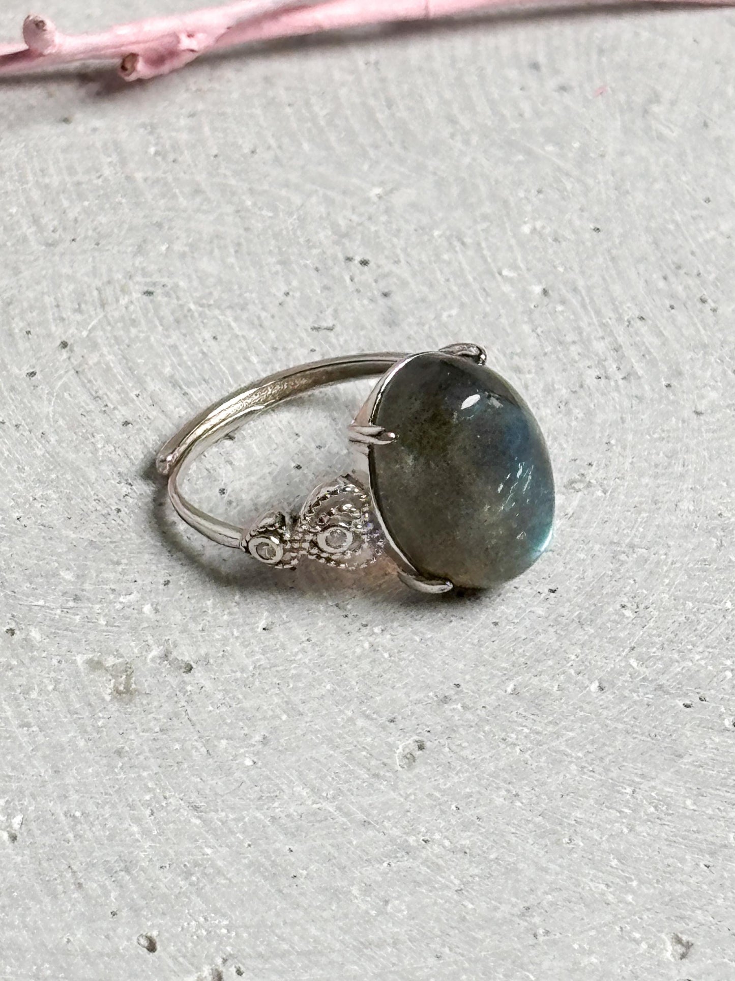 Edelstahlring mit Labradorit größenverstellbarer Damenring aus Edelstahl mit Naturstein Cabochon Schmuck