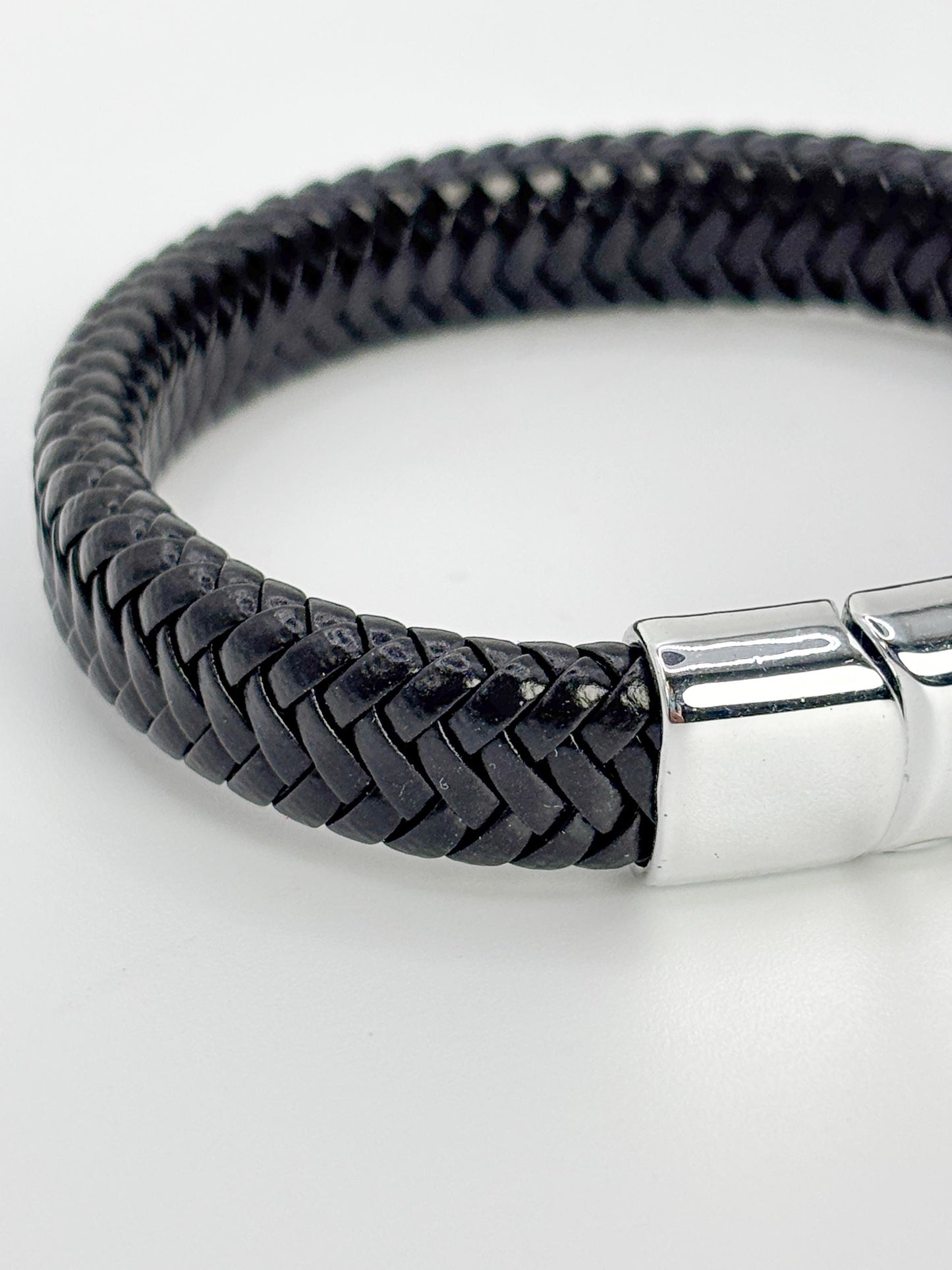 Schwarzes Lederarmband Herren mit Edelstahlverschluss 21cm Länge 1,1cm Breite