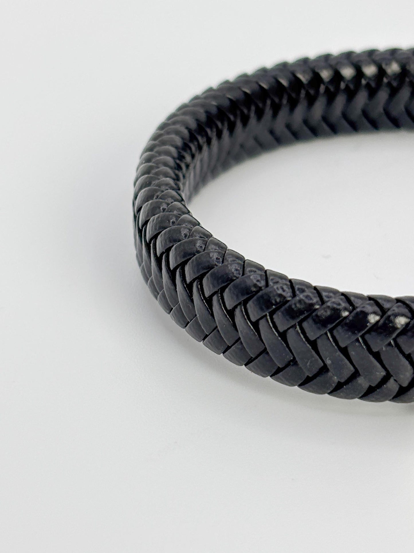 Schwarzes Lederarmband Herren mit Edelstahlverschluss 21cm Länge 1,1cm Breite