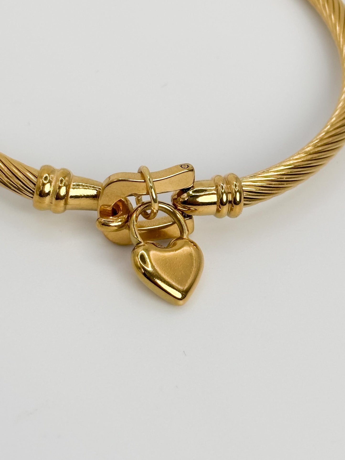 Edelstahl Armreif goldfarben mit Herz Anhänger, Damen Schmuck, rundes Design, poliert, minimalistischer Edelstahl Schmuck