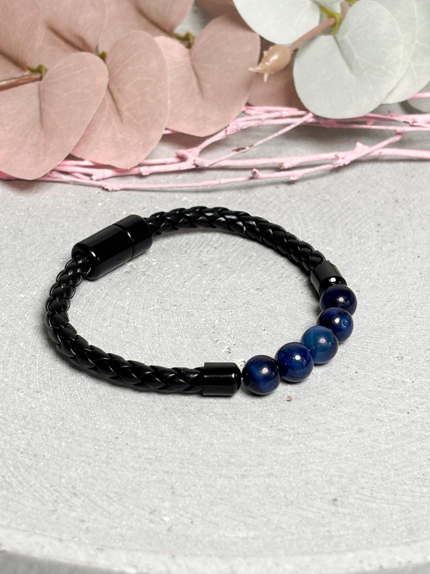 Lederarmband mit blauen Tigerauge Perlen und Magnetverschluss, Herren Armband Leder, Perlenarmband MĂ€nner, Schmuck modern