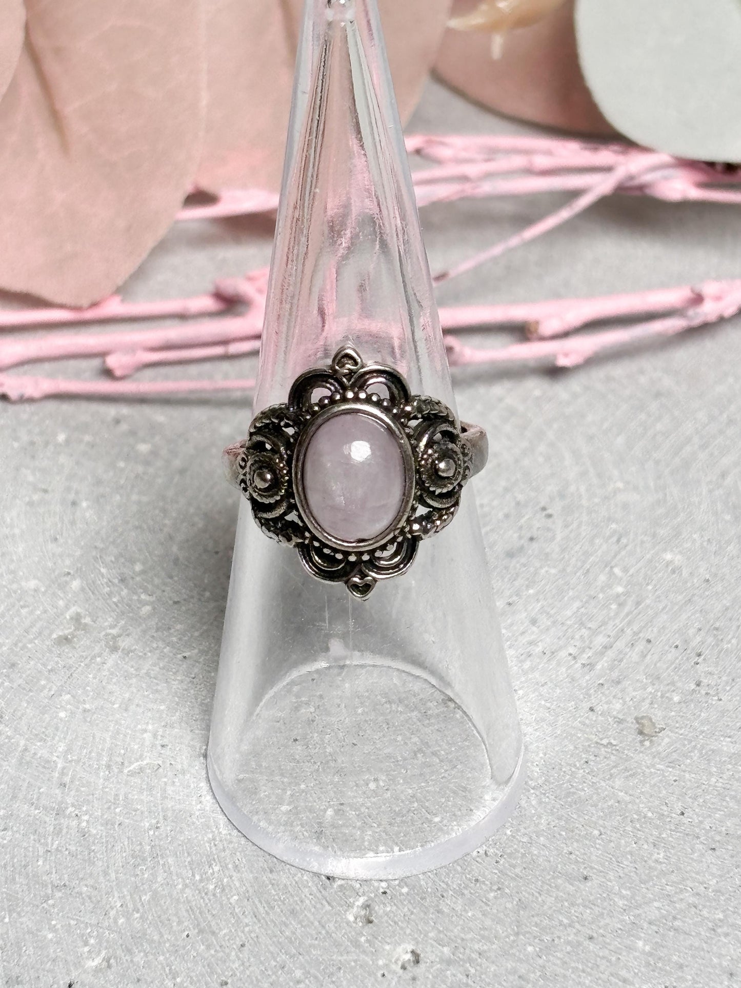 Vintage Ring Edelstahl größenverstellbar mit ovalem Kunzit Schmuck Boho Stil Damenring Kristallstein