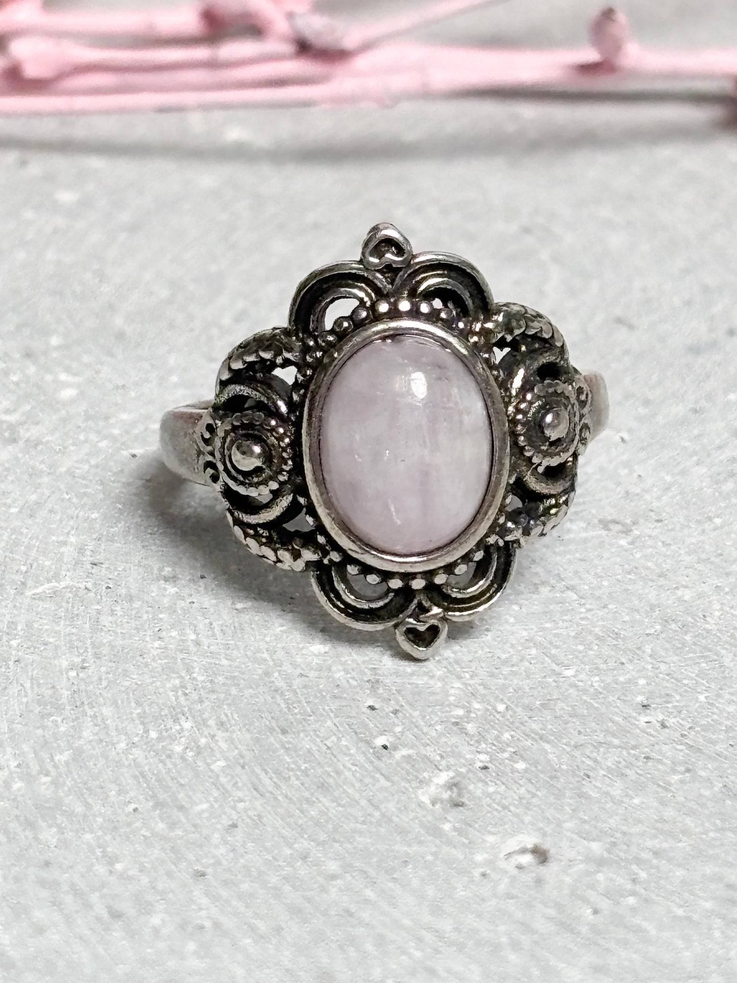 Vintage Ring Edelstahl größenverstellbar mit ovalem Kunzit Schmuck Boho Stil Damenring Kristallstein