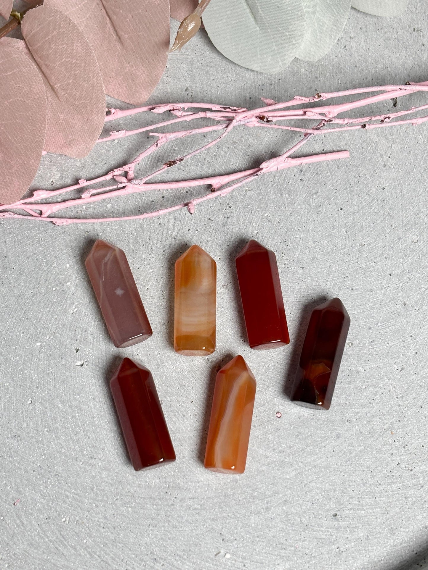 Karneol Kristallspitze klein poliert, Turmform, orange-rot, unterschiedliche Designs