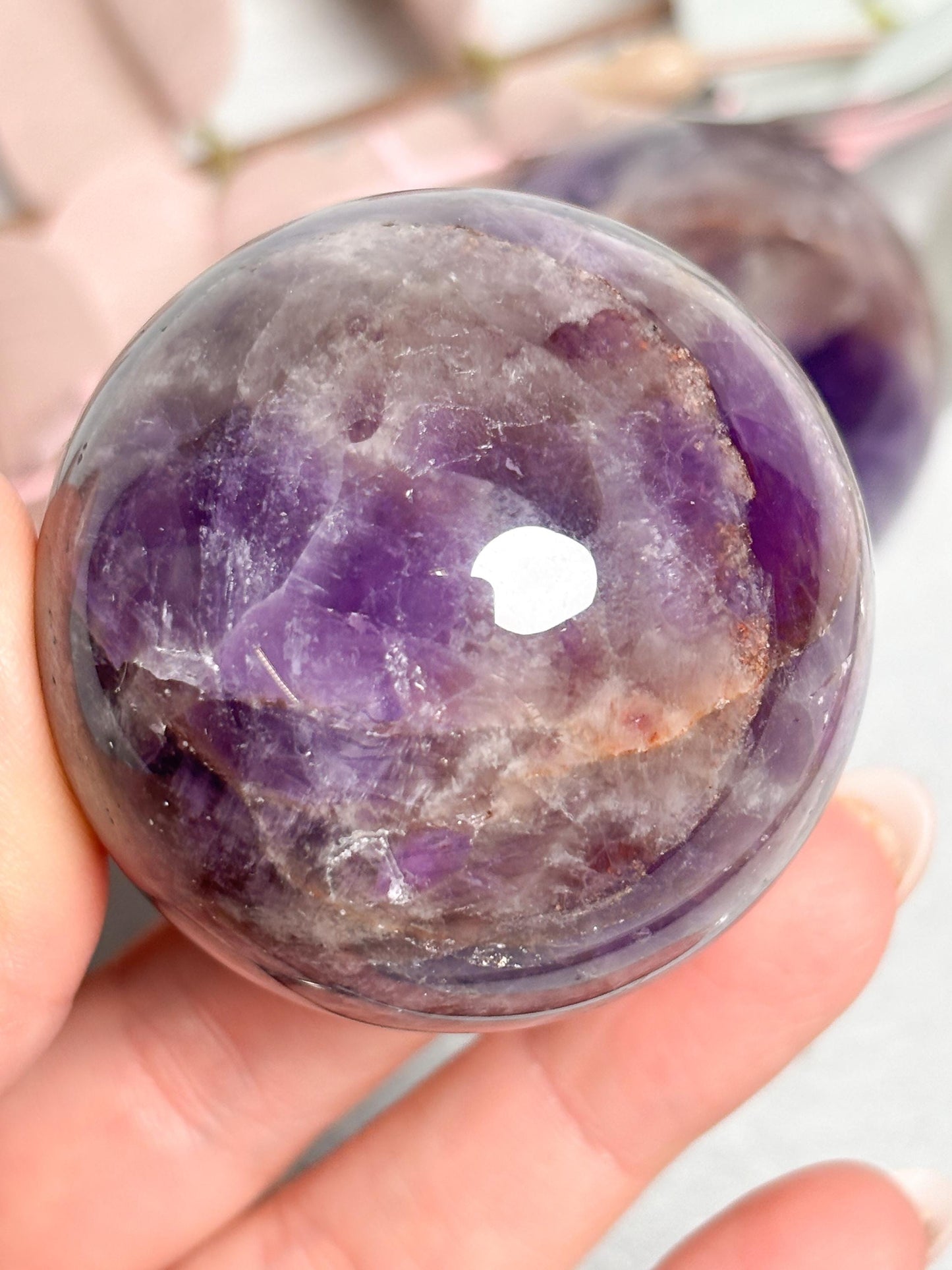 Edelstein Kugel Amethyst ca. 5 cm, polierter Kristall, Heilstein Kugel, Naturstein Deko für Meditation & Balance