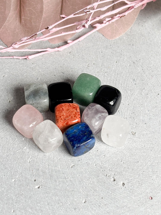 Kleine Kristallwürfel  verschiedene Edelsteine ca. 1,2 cm, Heilstein Würfel, Meditation, Naturstein Deko