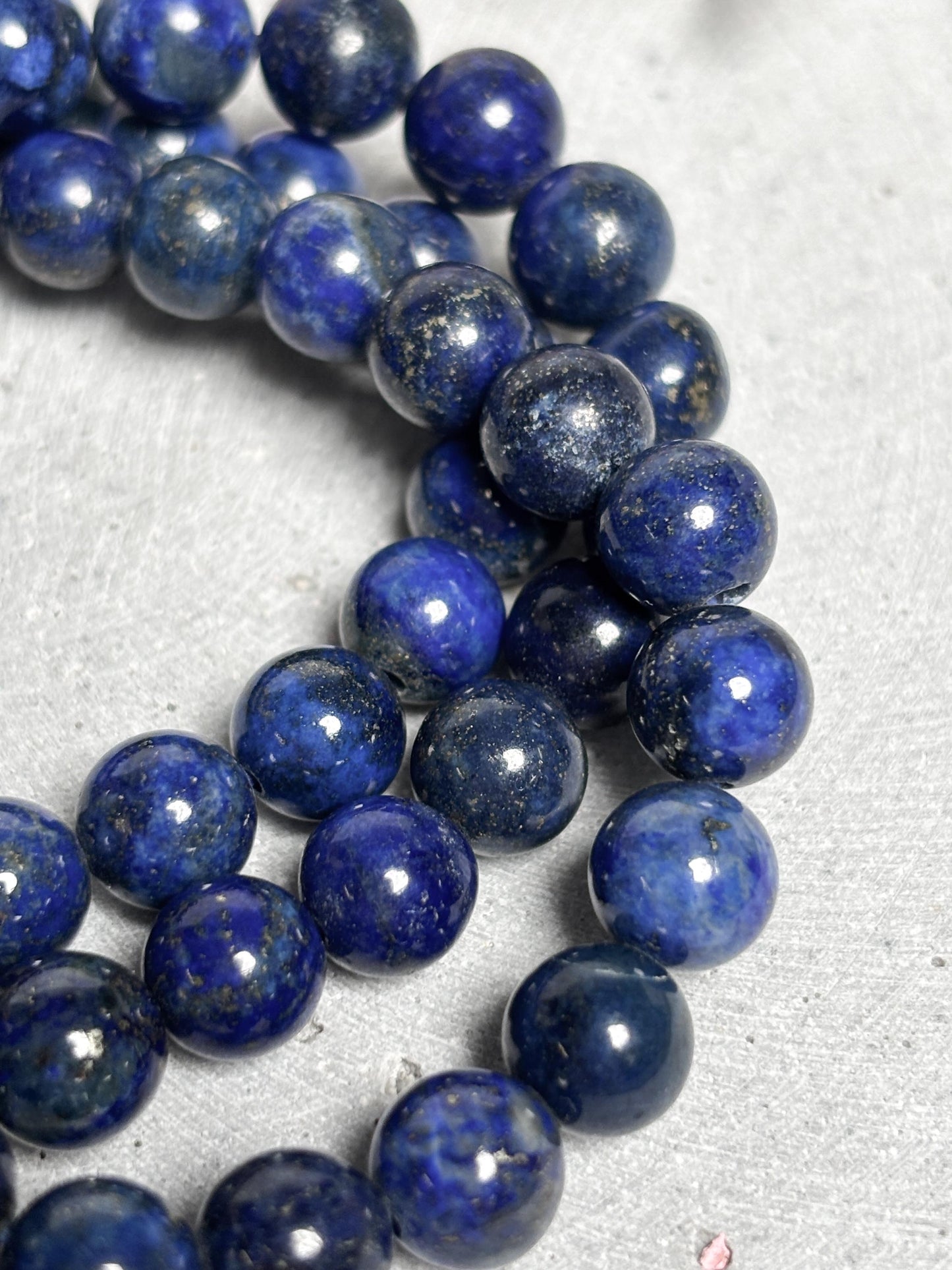 Lapislazuli Armband elastisches Perlenarmband ca. 17,5 cm mit 8 mm runden Perlen, Edelstein Schmuck in tiefem Blau